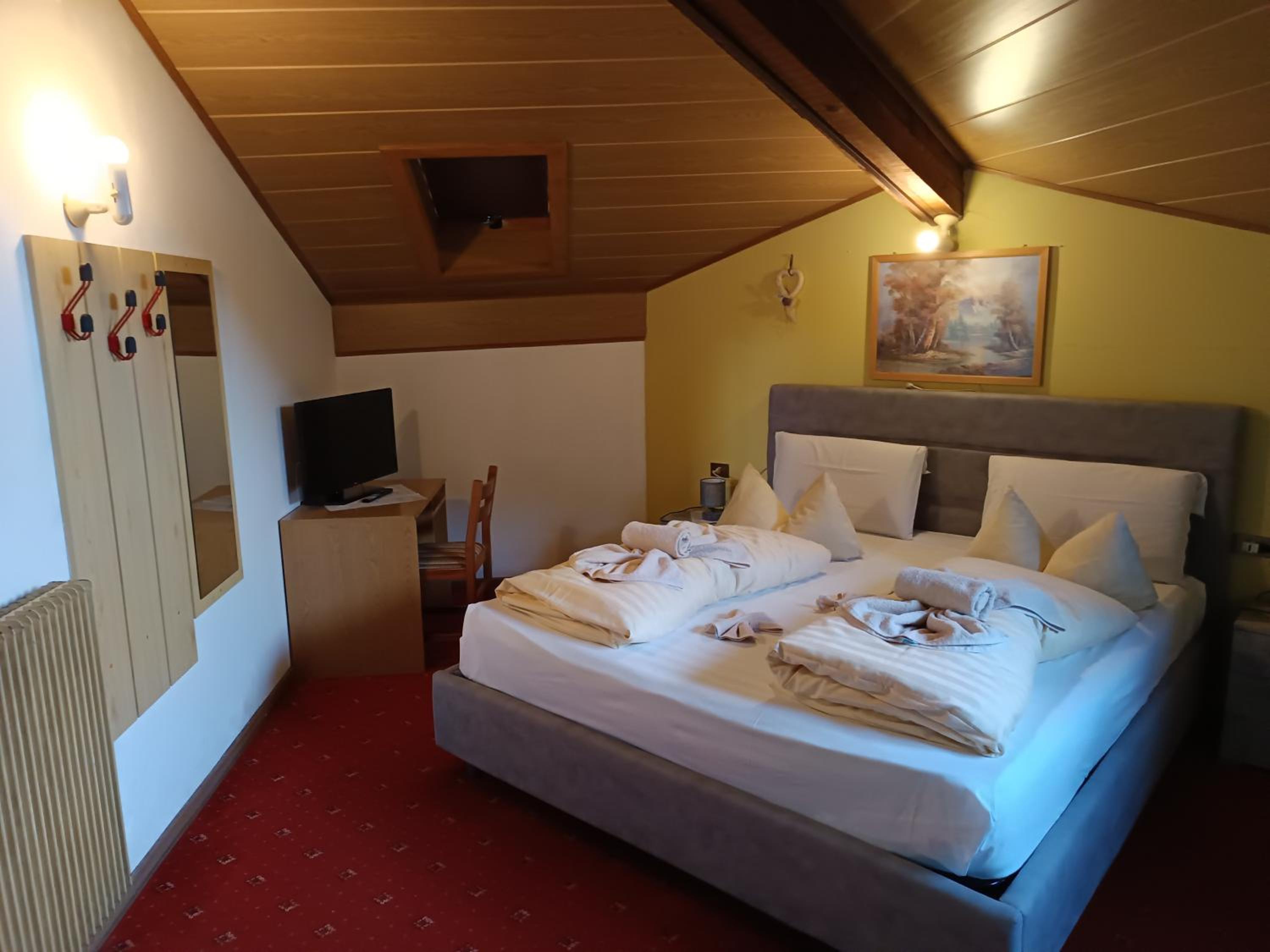Standard Double Room with Fan photo 2