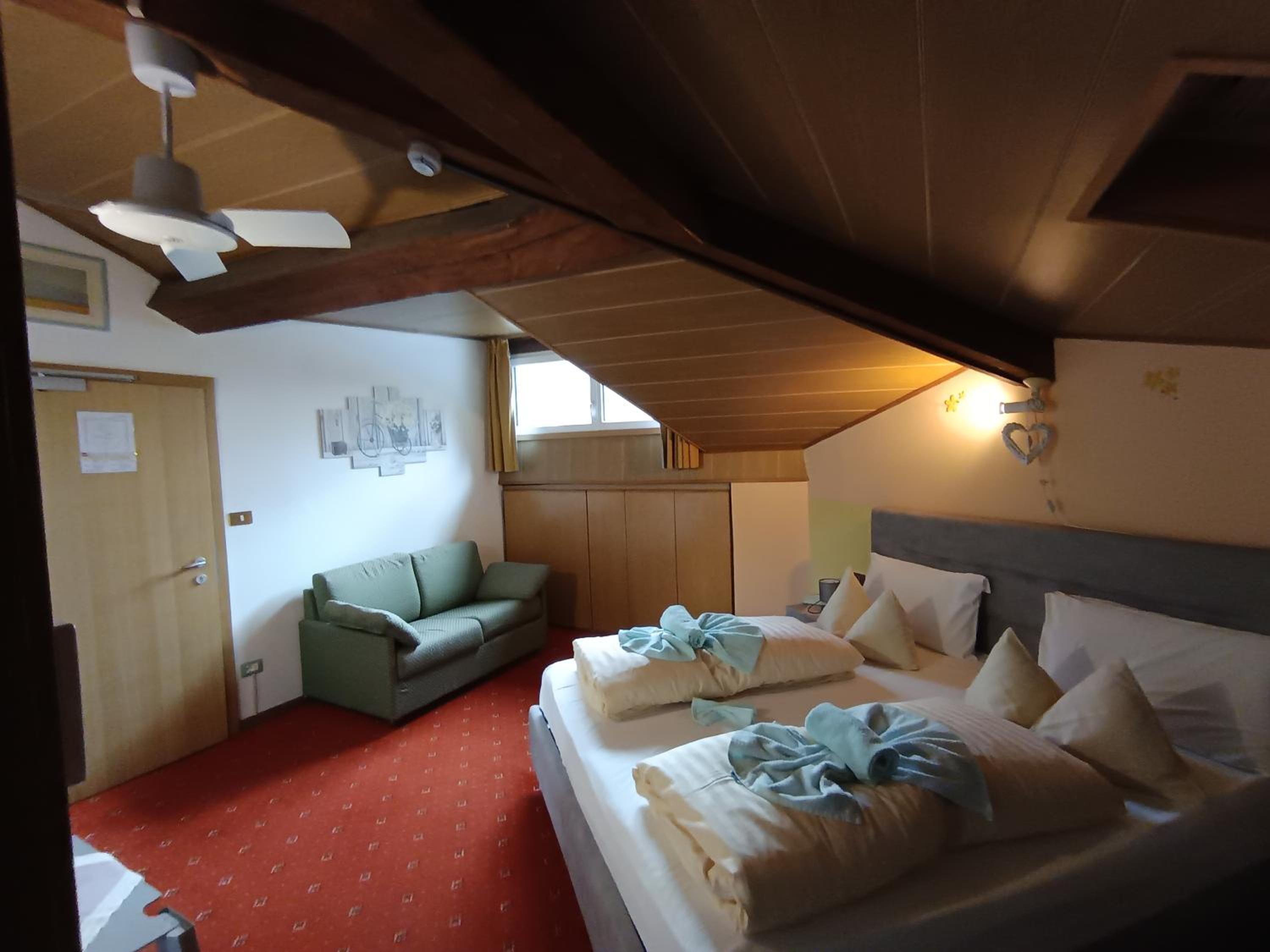 Standard Double Room with Fan photo 1