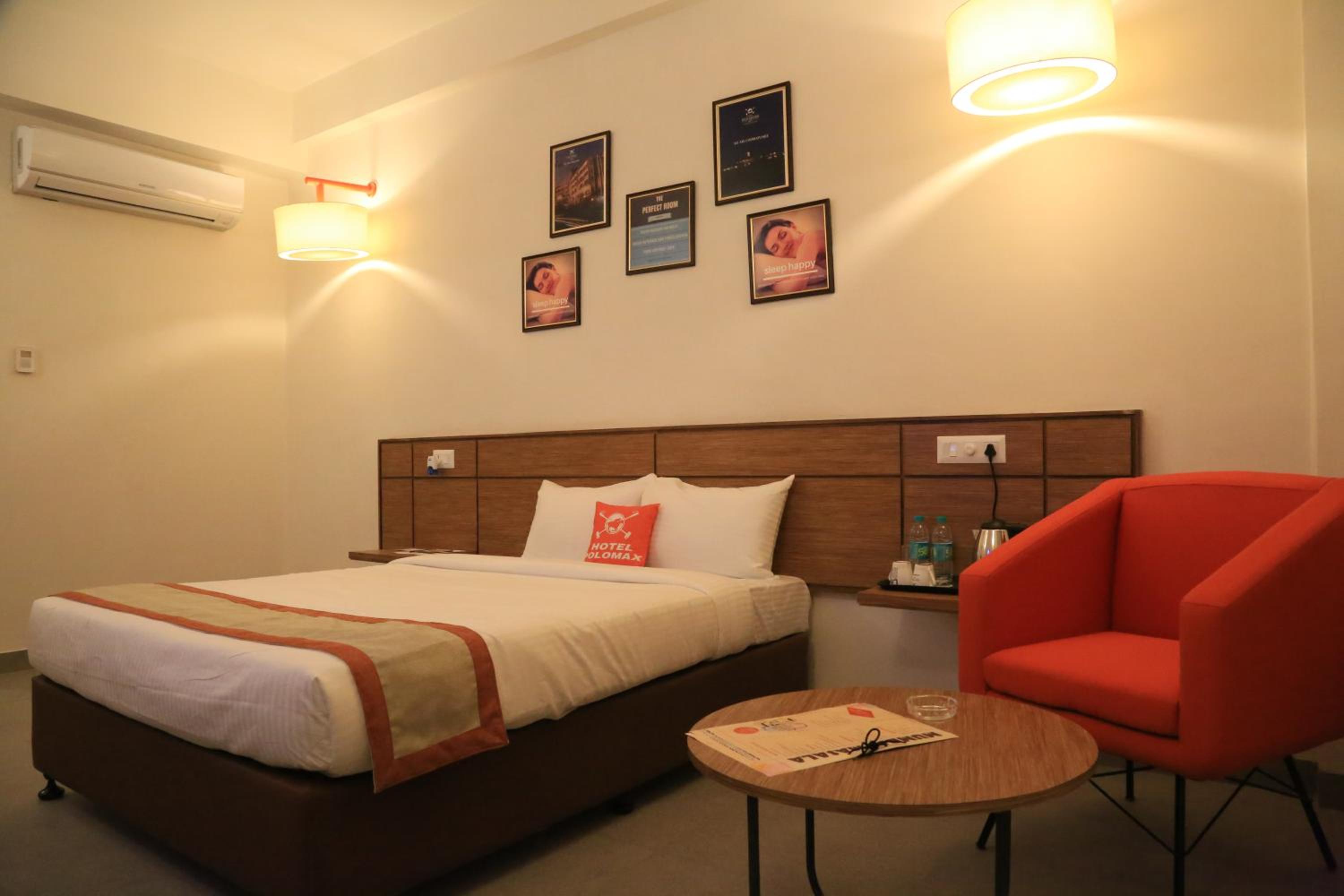 Queen Room photo 2