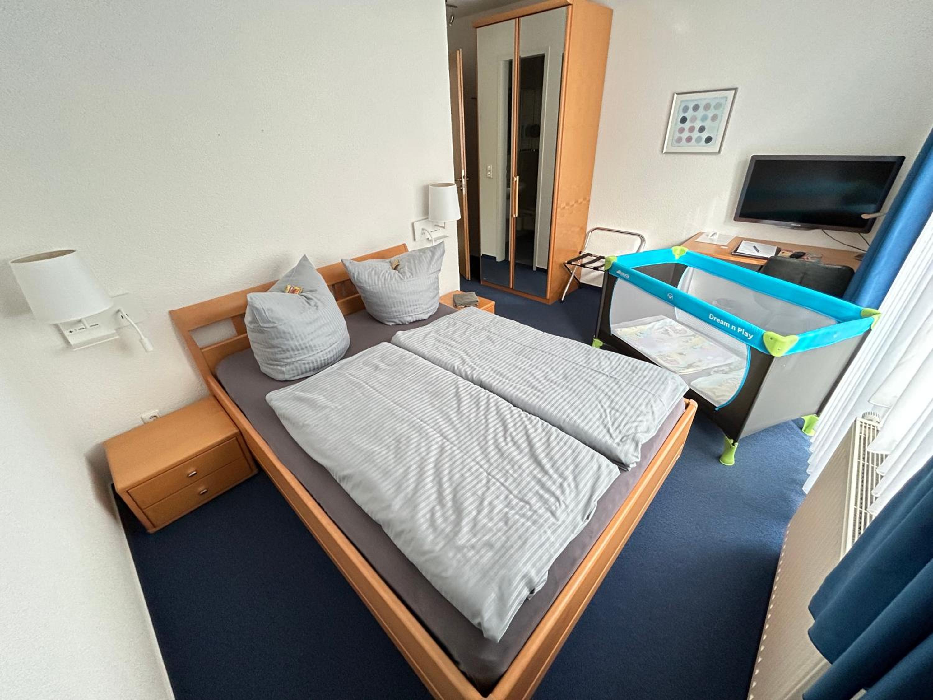 Double or Twin Room - Photo 12