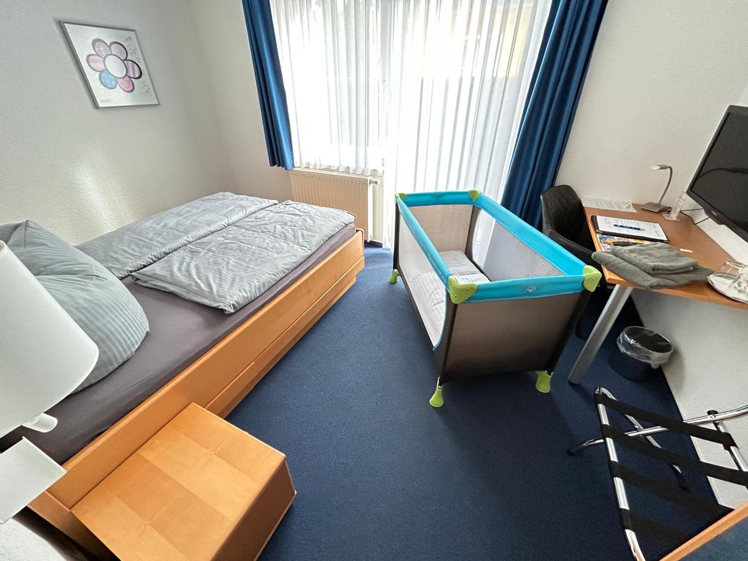 Double or Twin Room - Photo 5