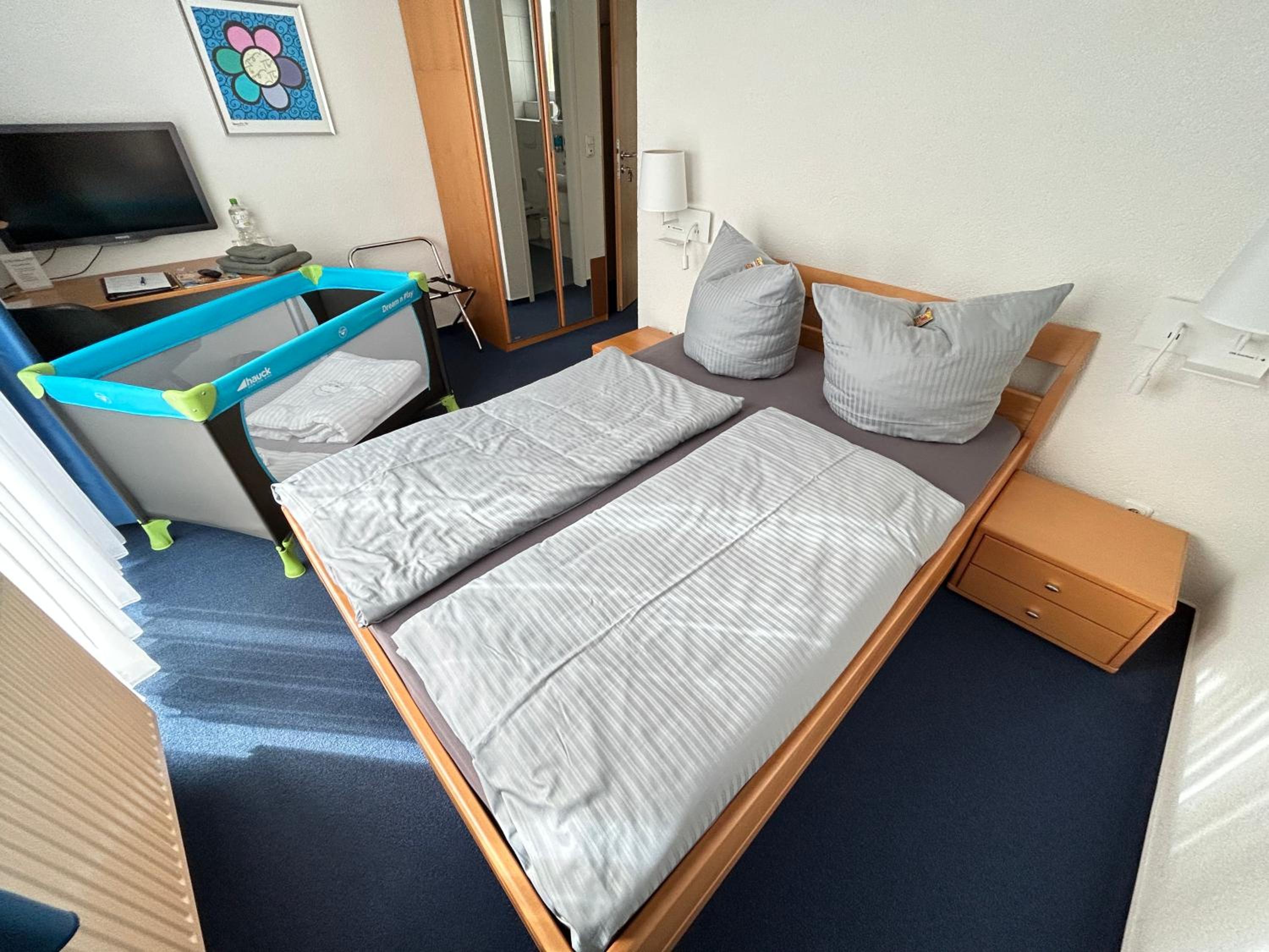 Double or Twin Room - Photo 7