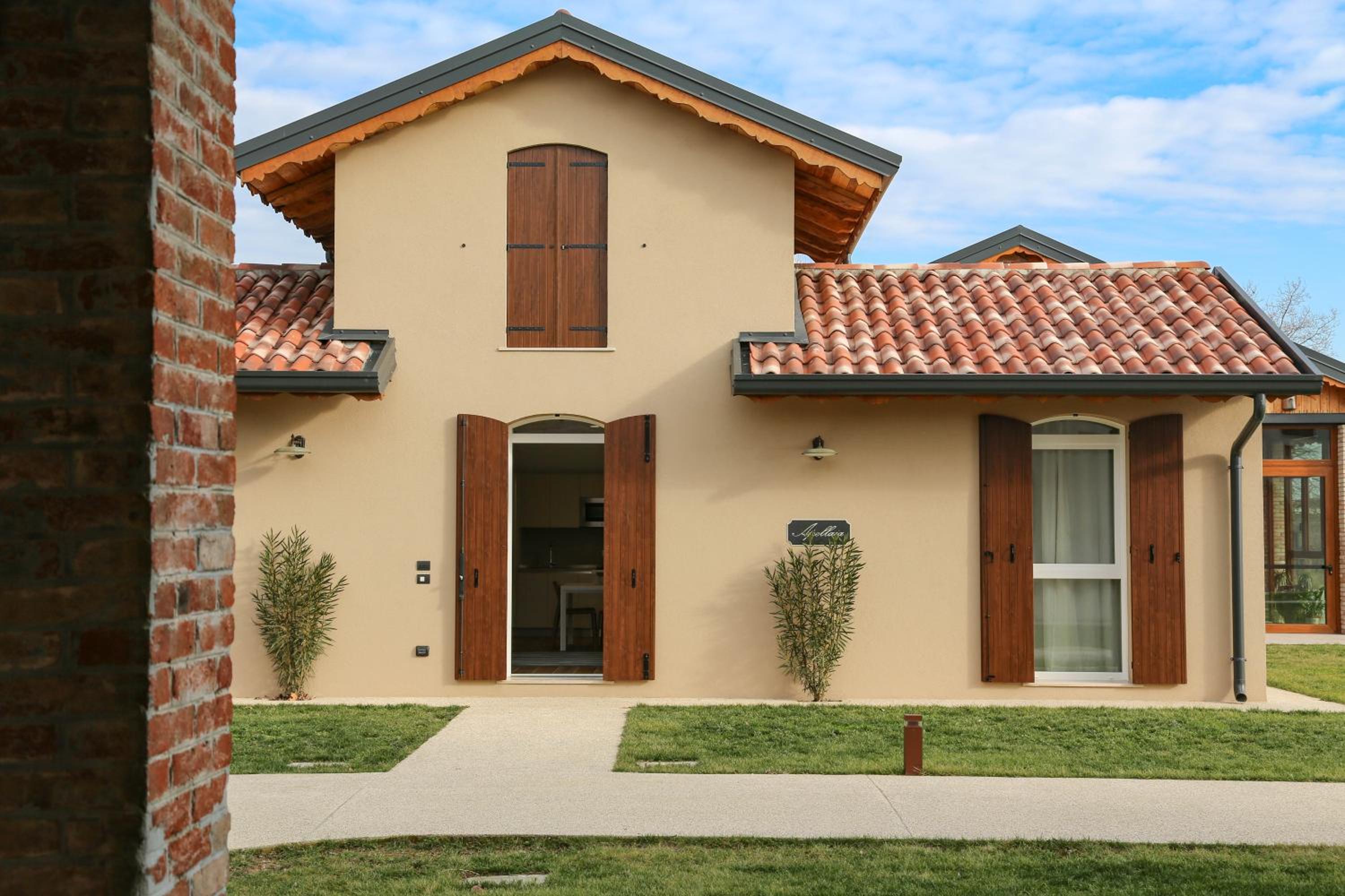 Deluxe Two-Bedroom Apartment with Garden View