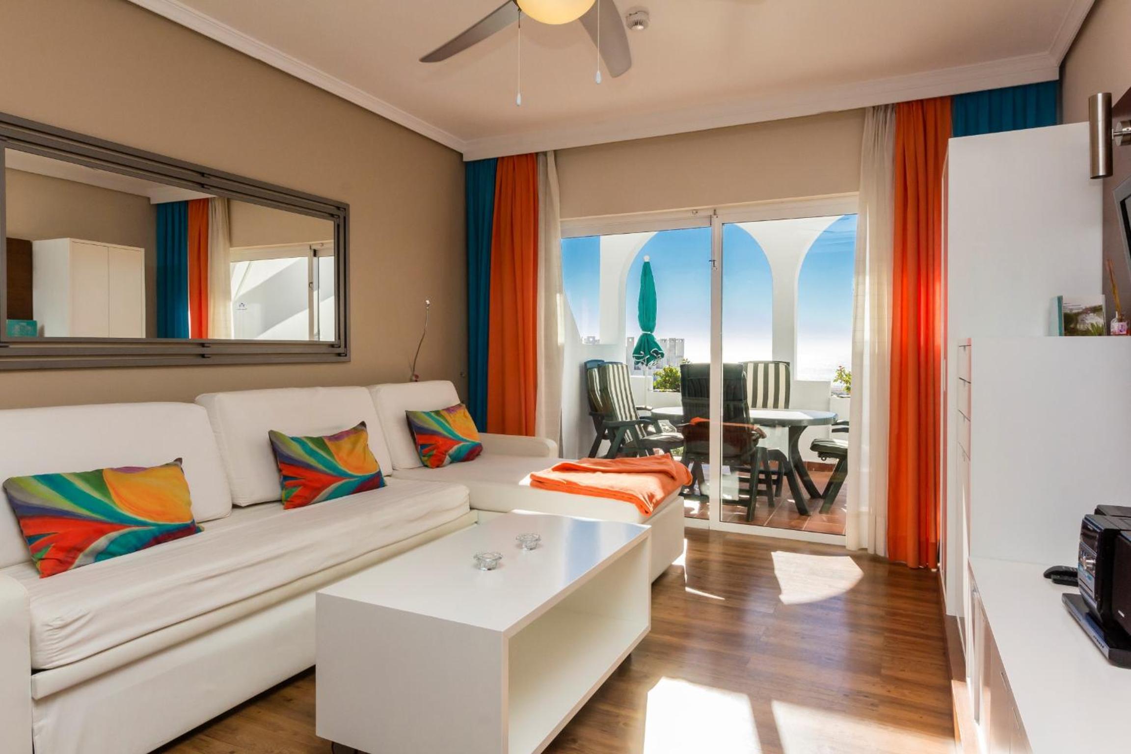 Apartamento de una habitación con vista a la piscina o al mar