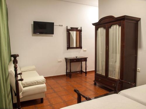 Double or Twin Room photo 3