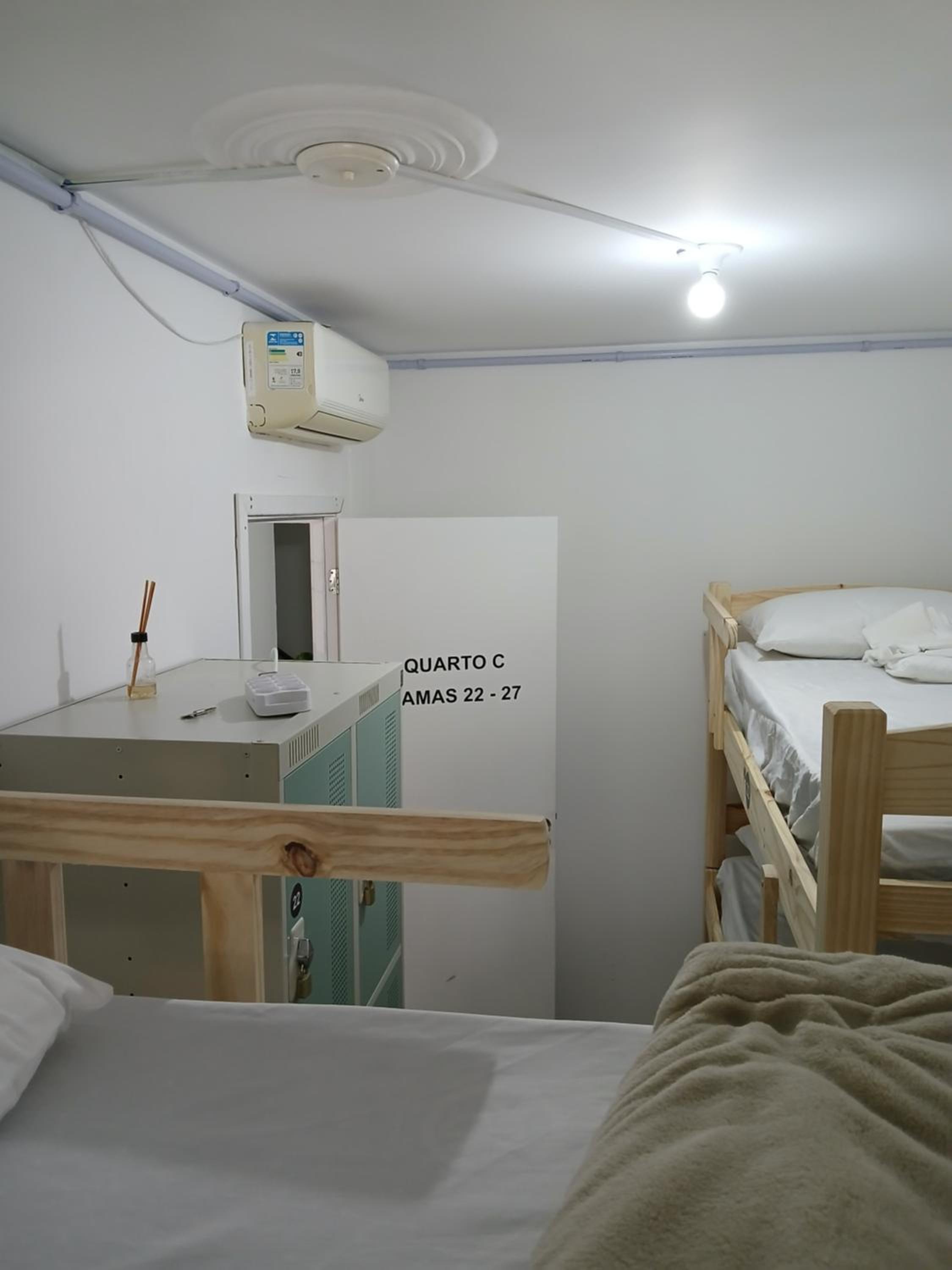 Bed in 6-Bed Mixed Dormitory Room photo 2