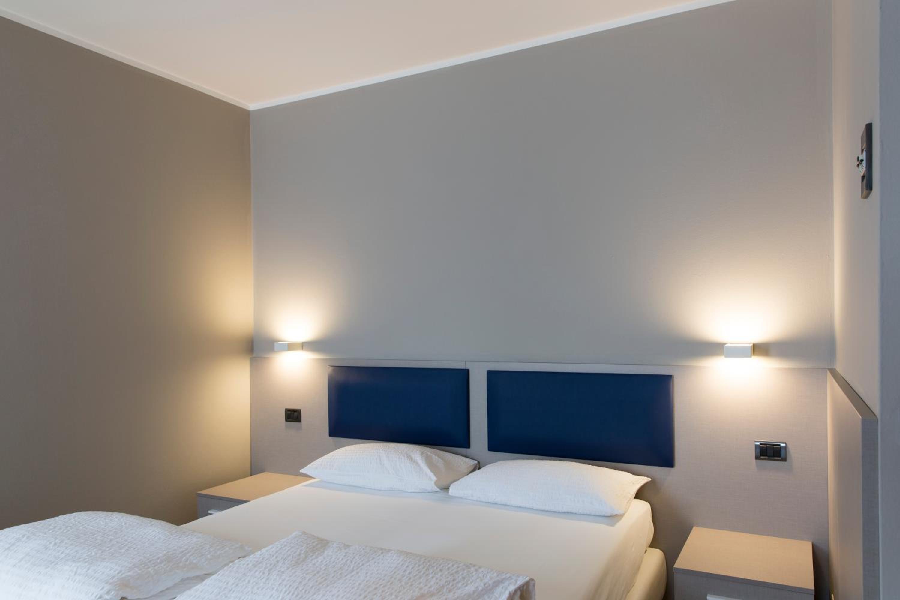 Double Room - Photo 5