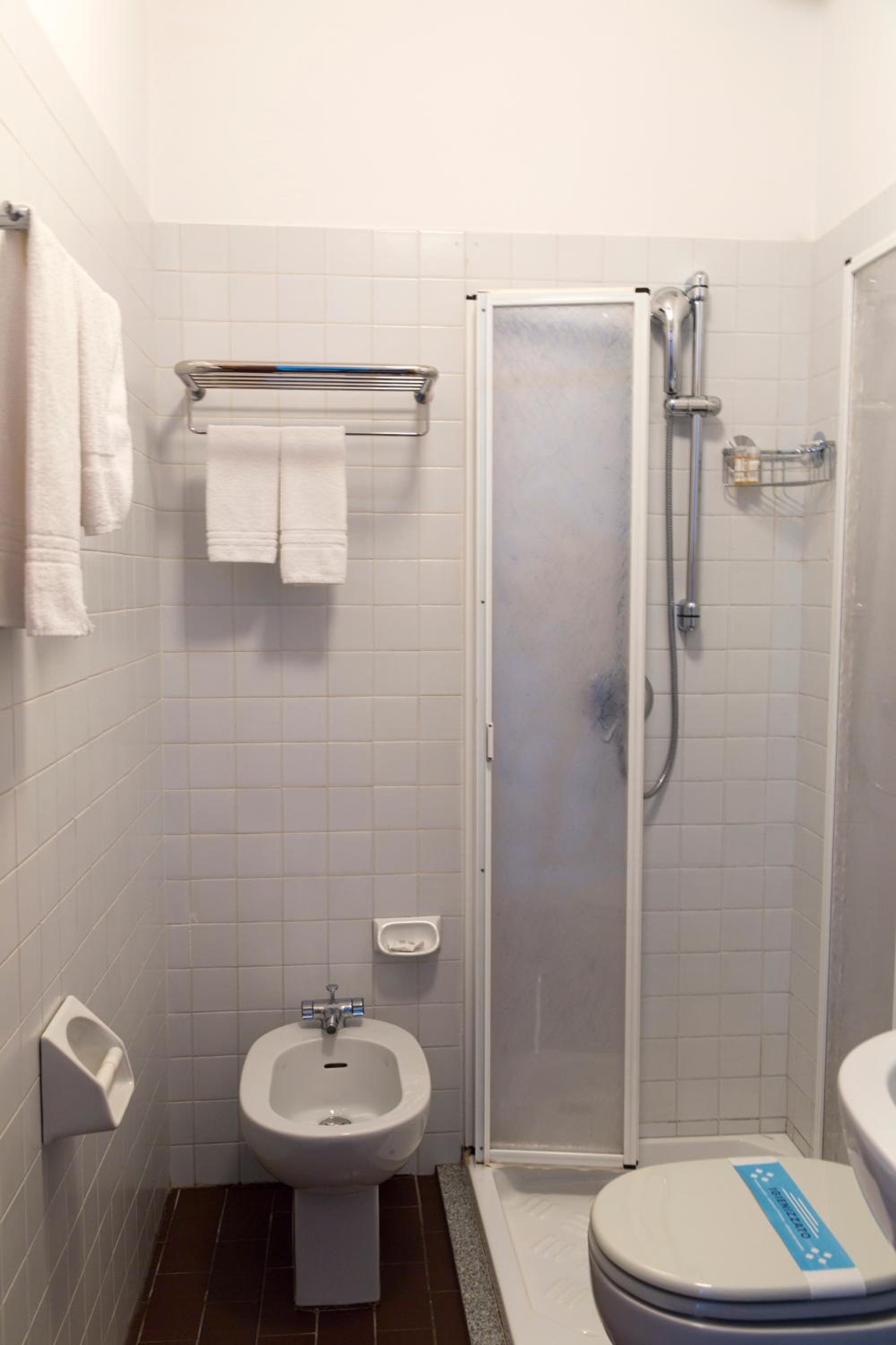 Double Room - Photo 8