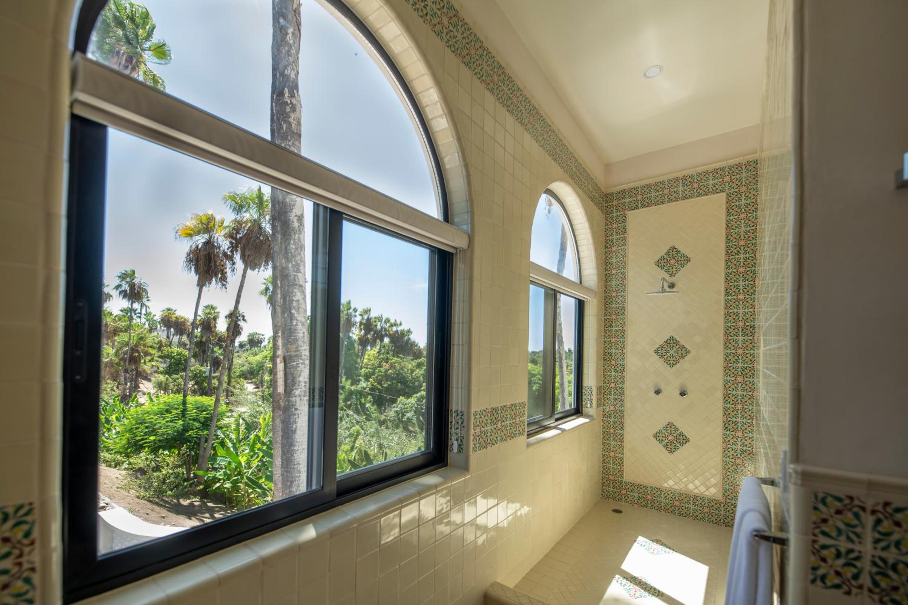 King Suite with Balcony photo 3