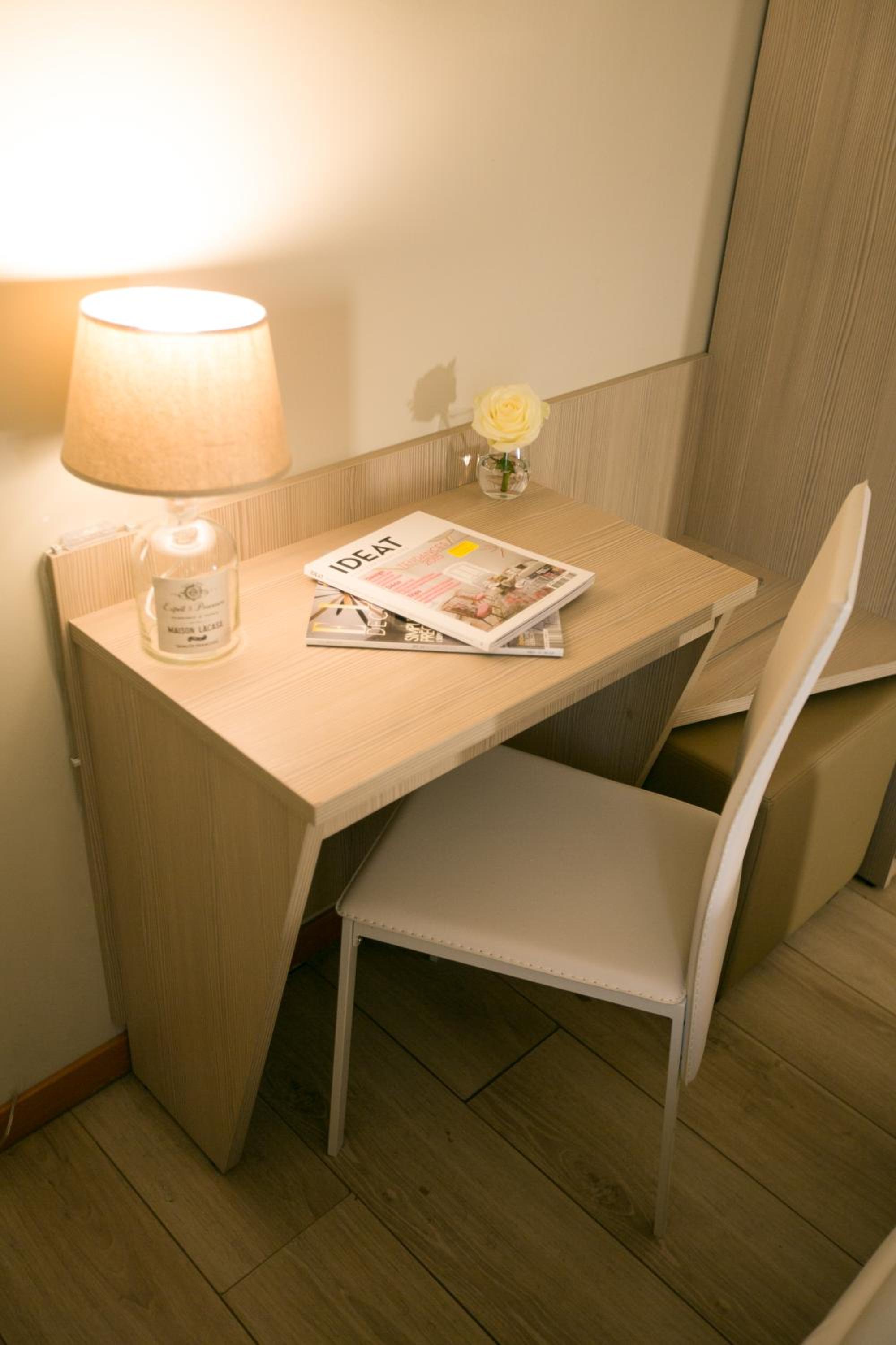 Two Rooms next to Each Other photo 3