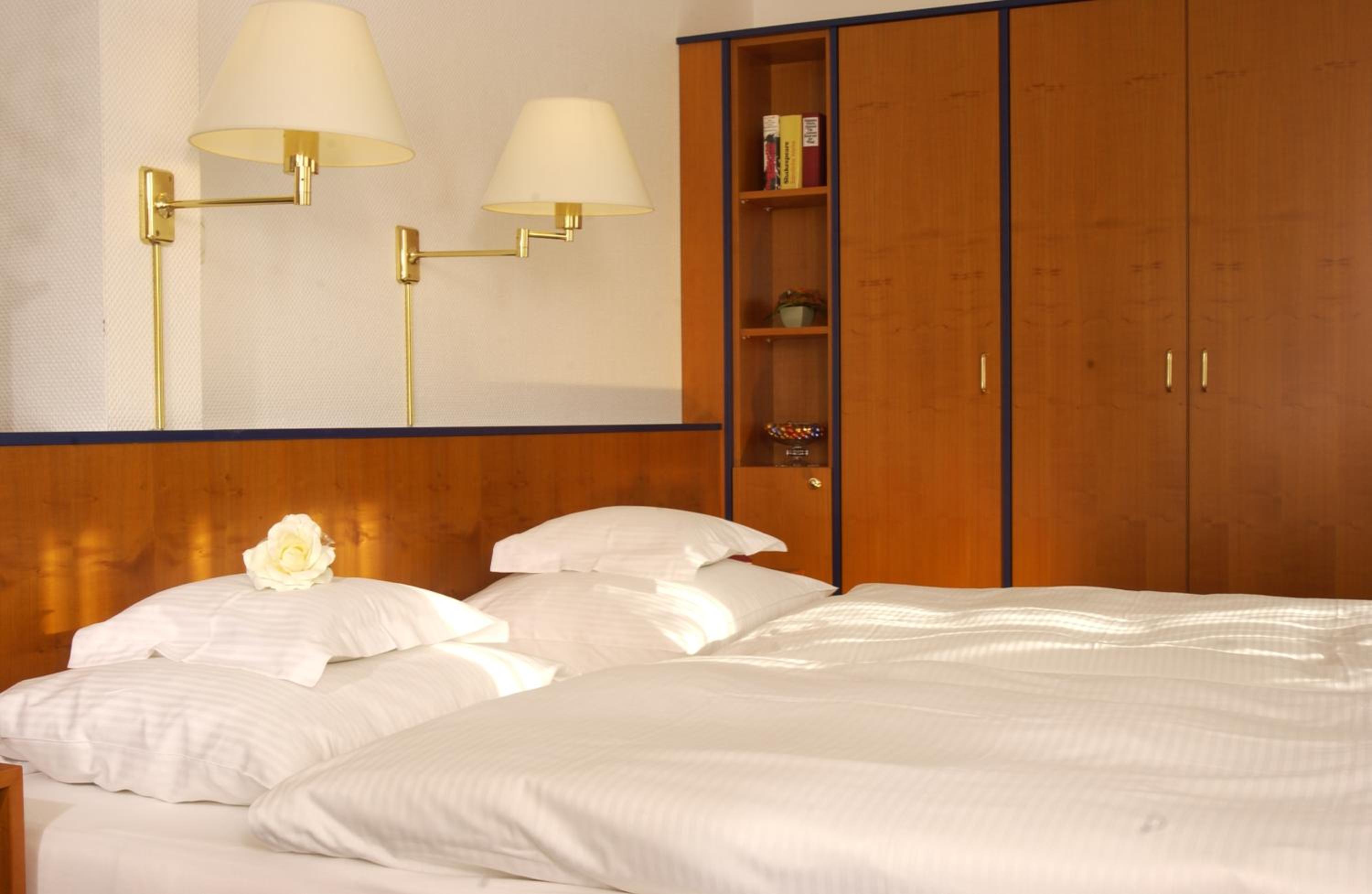 Double or Twin Room - Photo 12