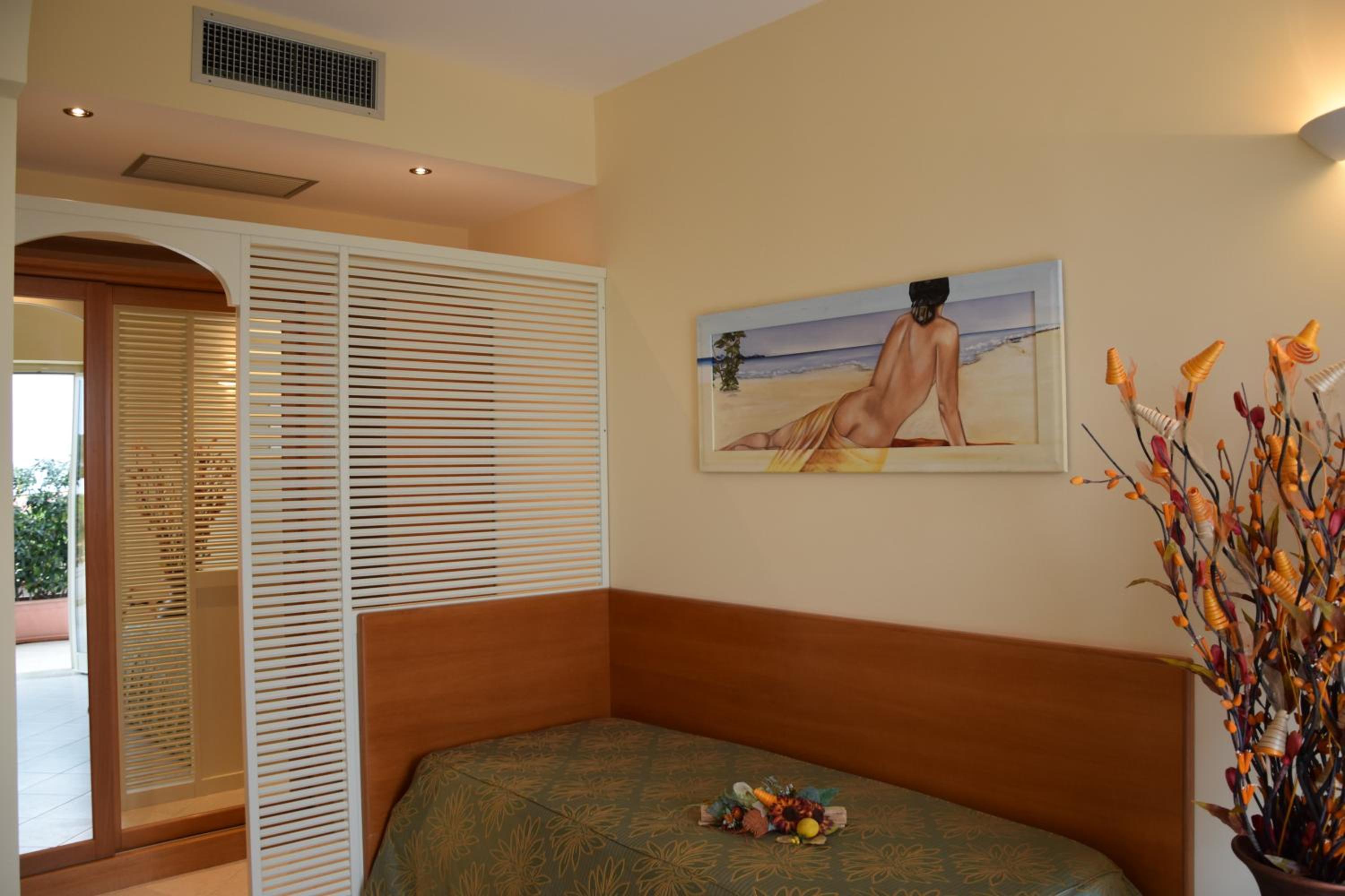 Junior Suite with Sea View - Photo 2
