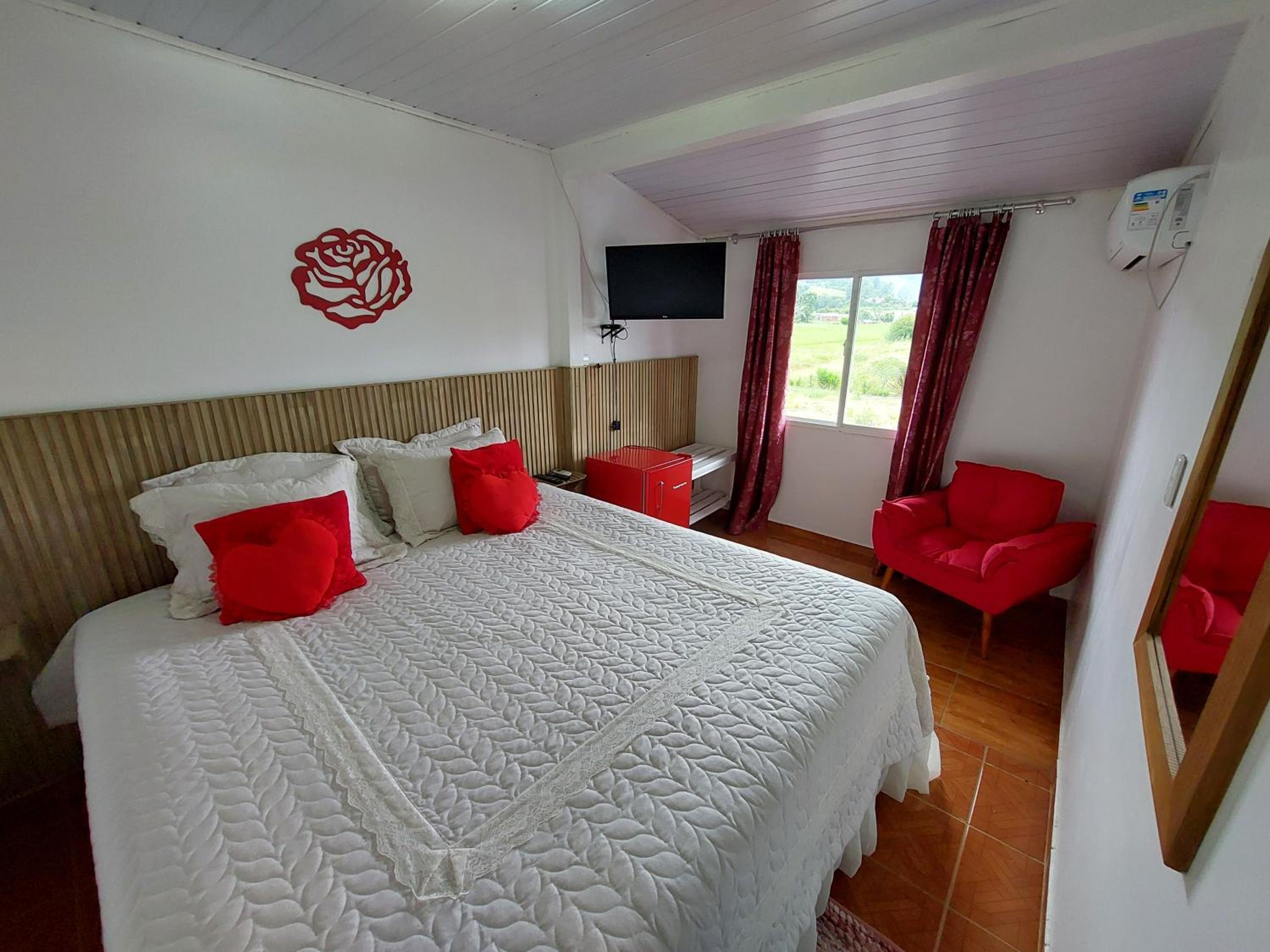 Deluxe Suite - Photo 6