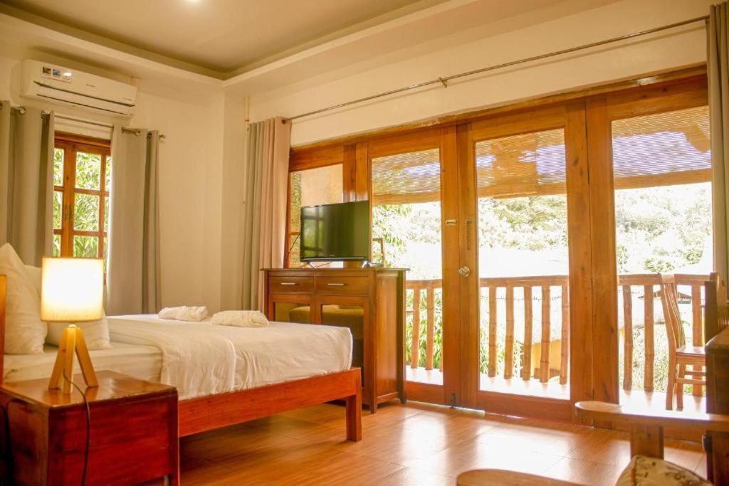 Deluxe Double Room with Balcony photo 2