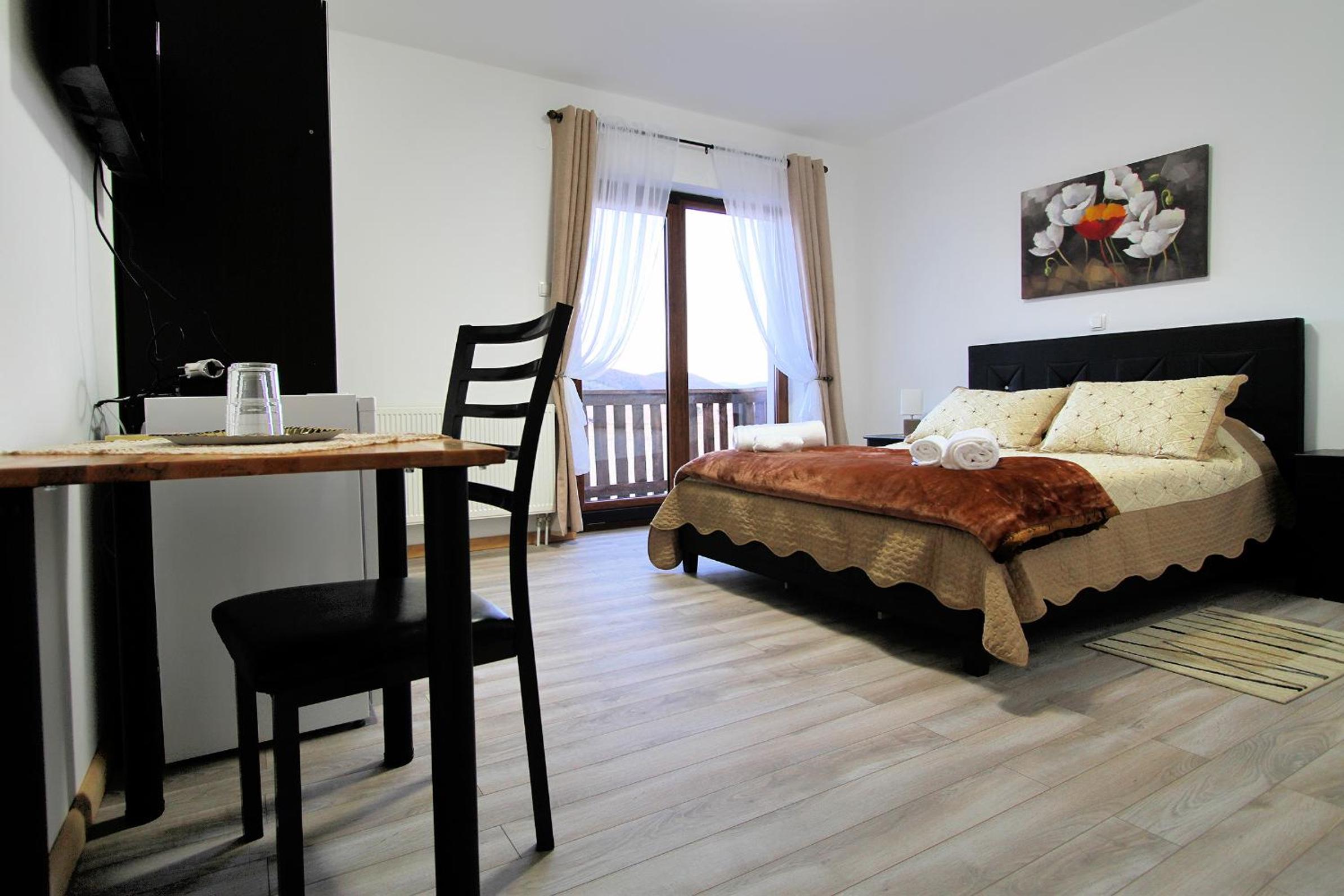 Deluxe Double Room with Balcony photo 2