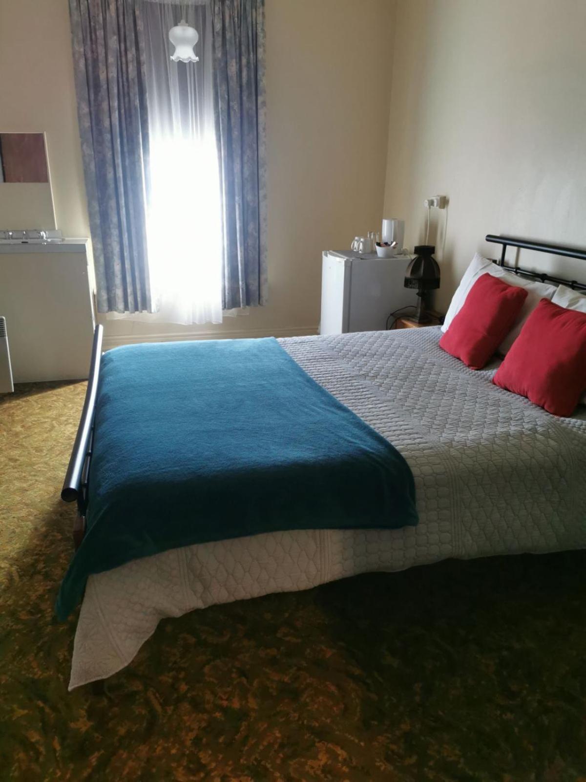 Budget Double Room photo 2