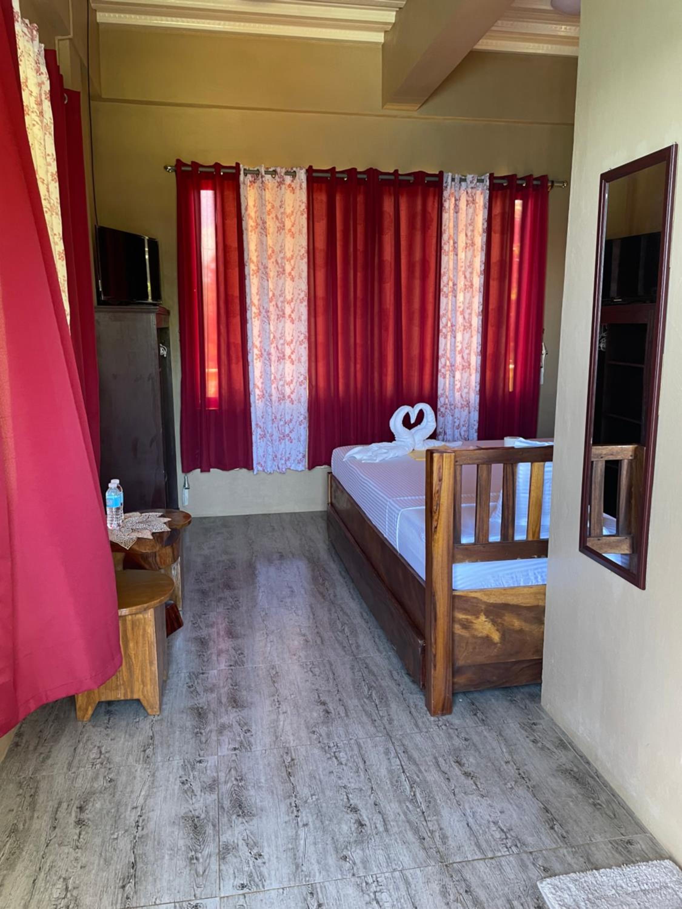 Deluxe King Suite - Photo 15