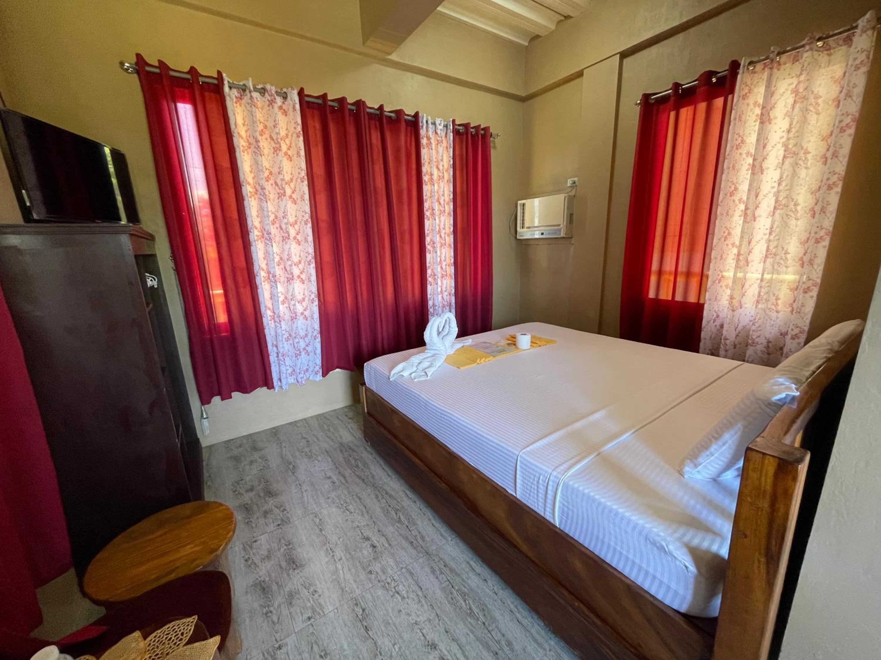 Deluxe King Suite - Photo 18
