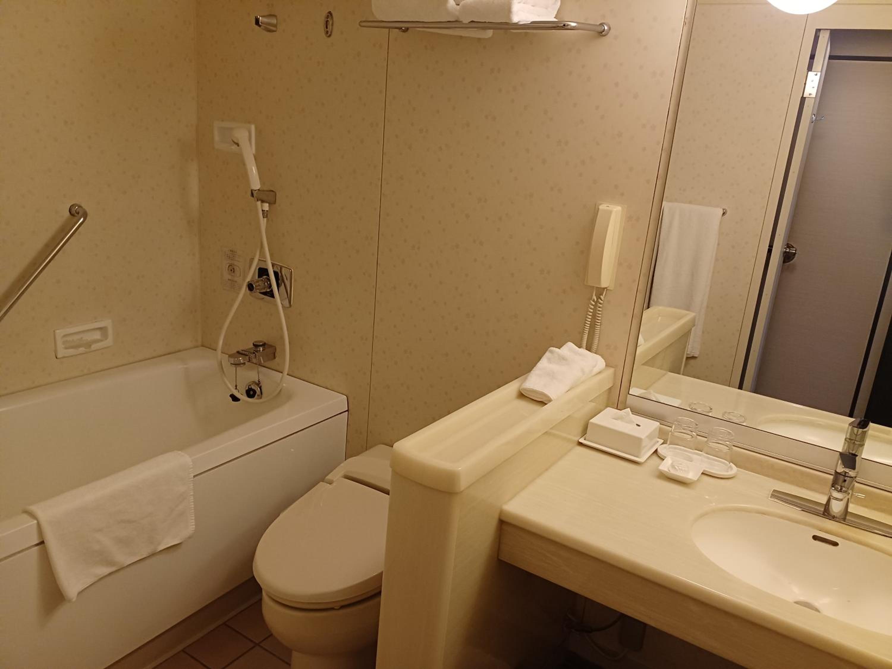 Deluxe Twin Room with Castle View -Non-Smoking - Photo 1