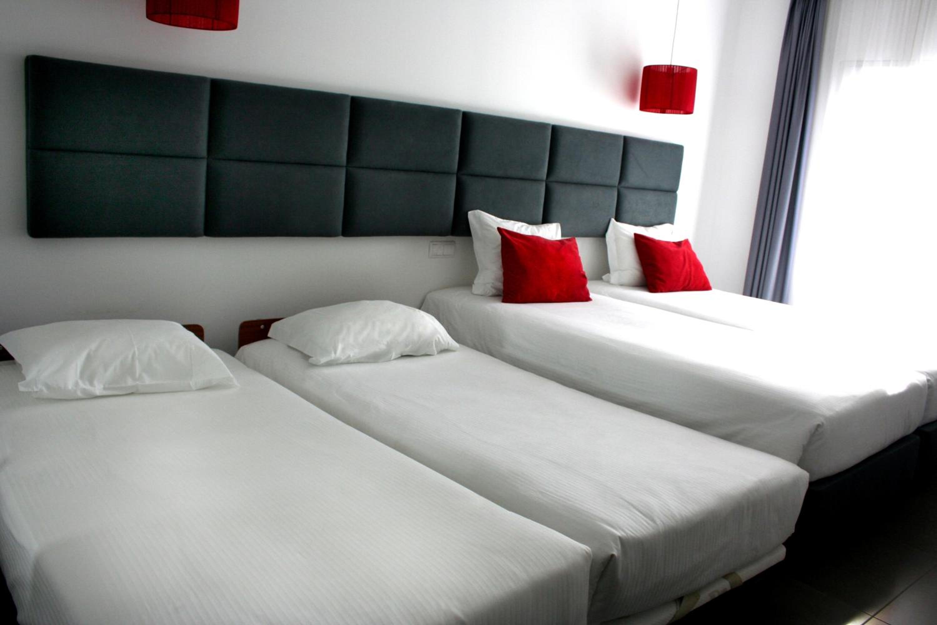 Quadruple Room (4 single beds) photo 3