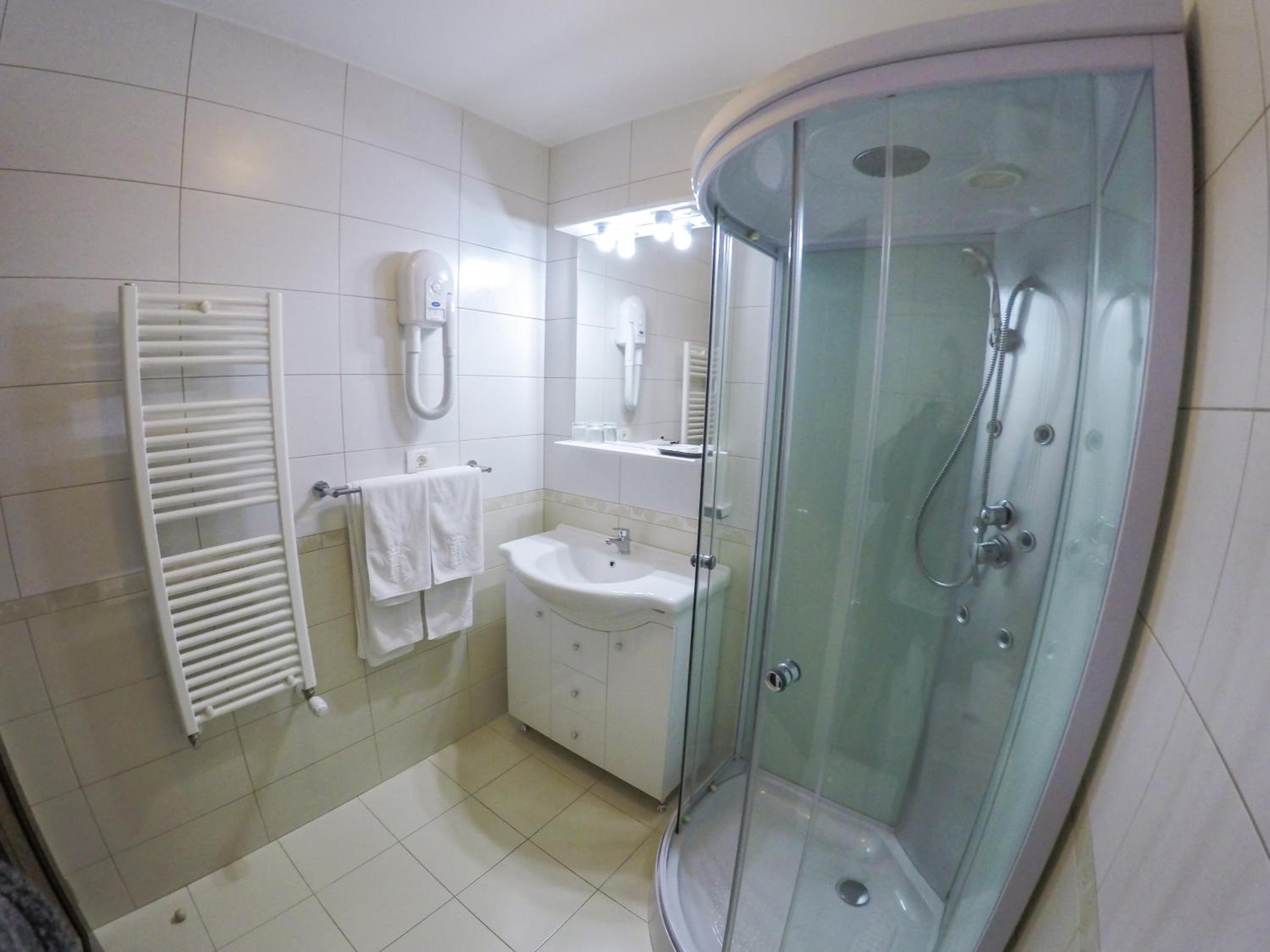 Two-Bedroom Suite - Photo 5