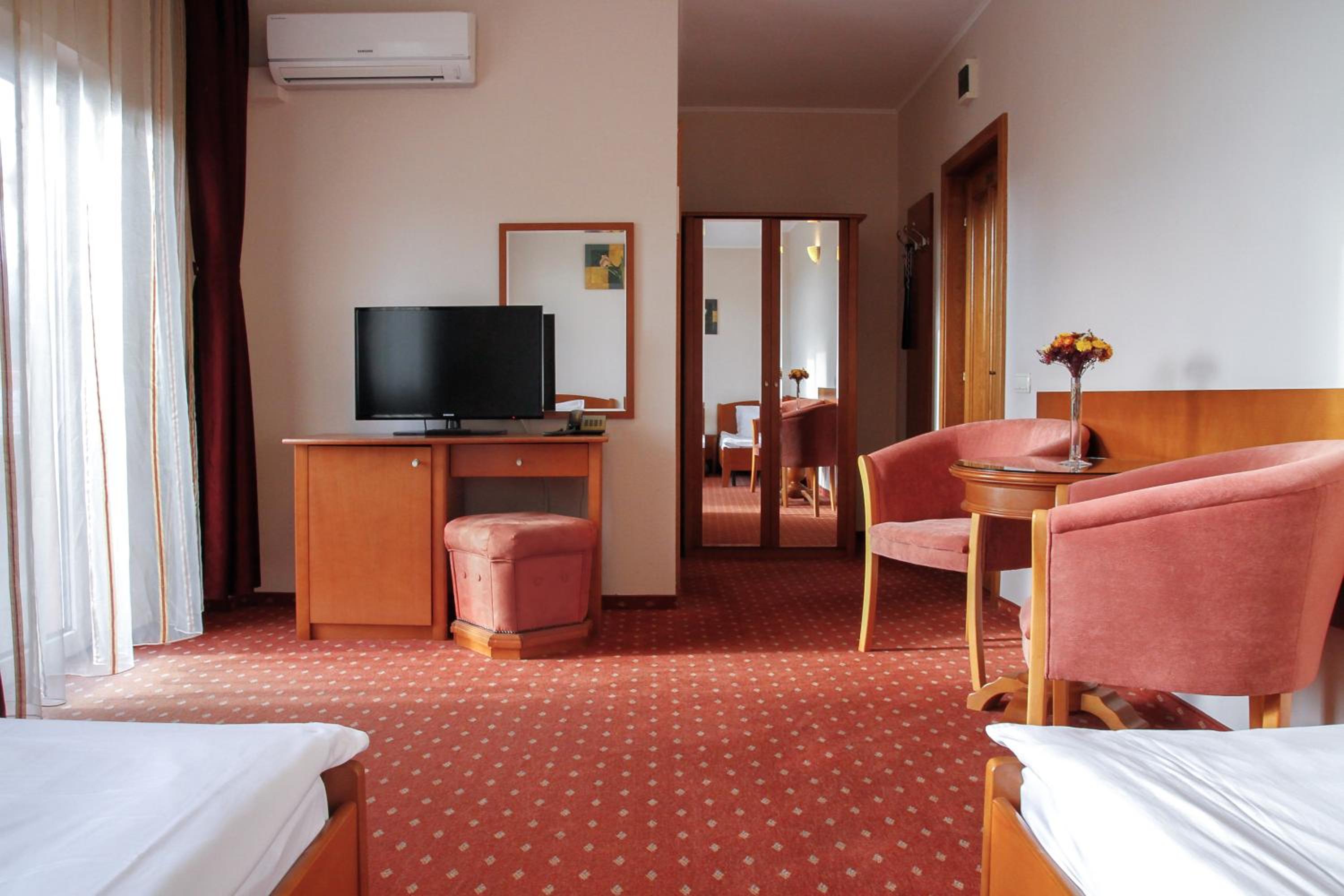 Double or Twin Room - Photo 2