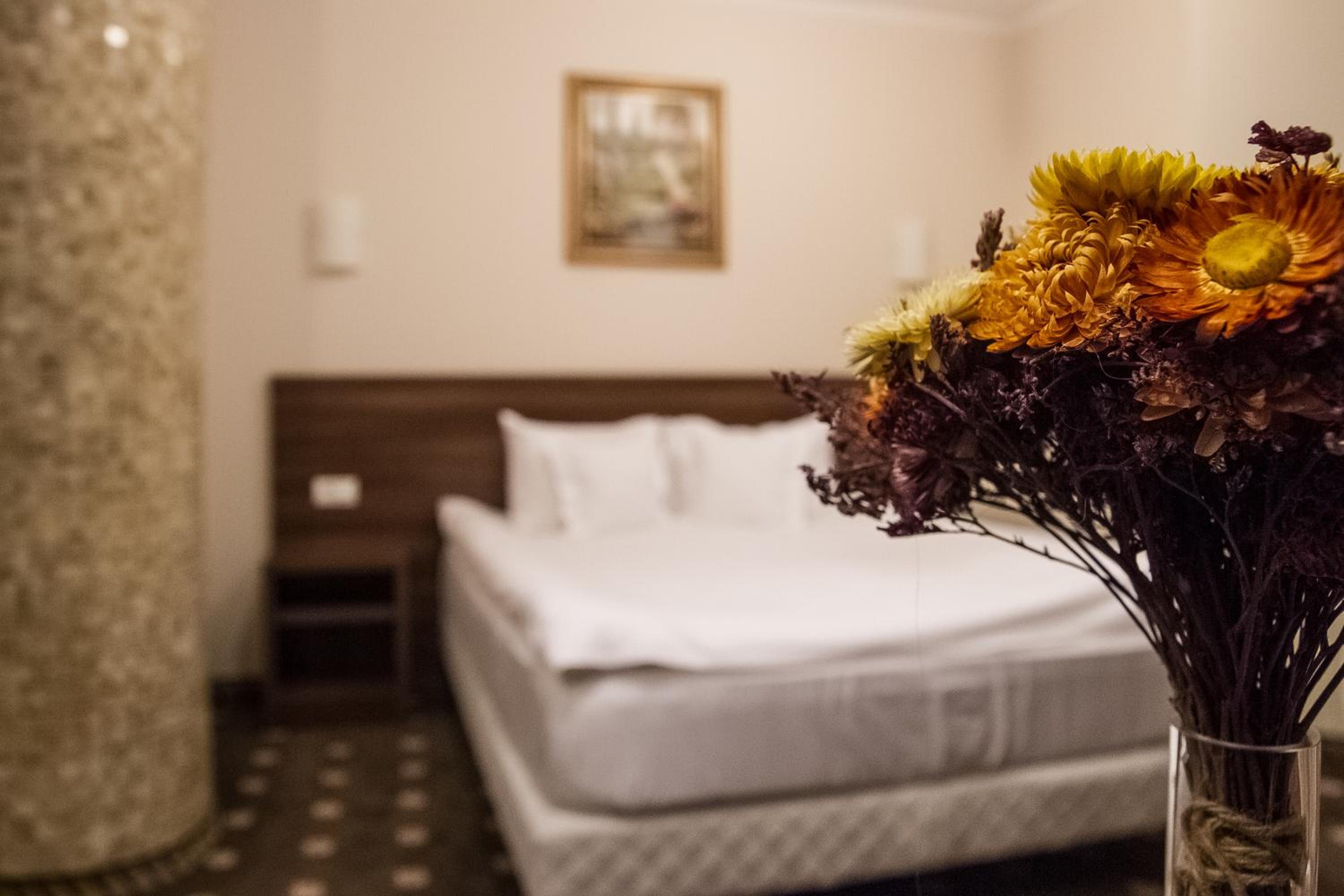 Two-Bedroom Suite - Photo 3