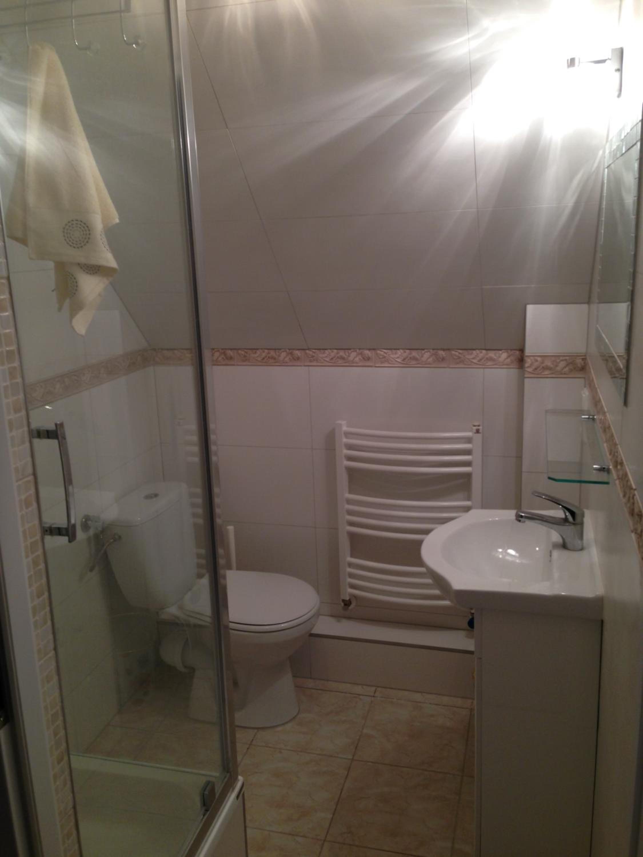 Family Room with Private Bathroom photo 3