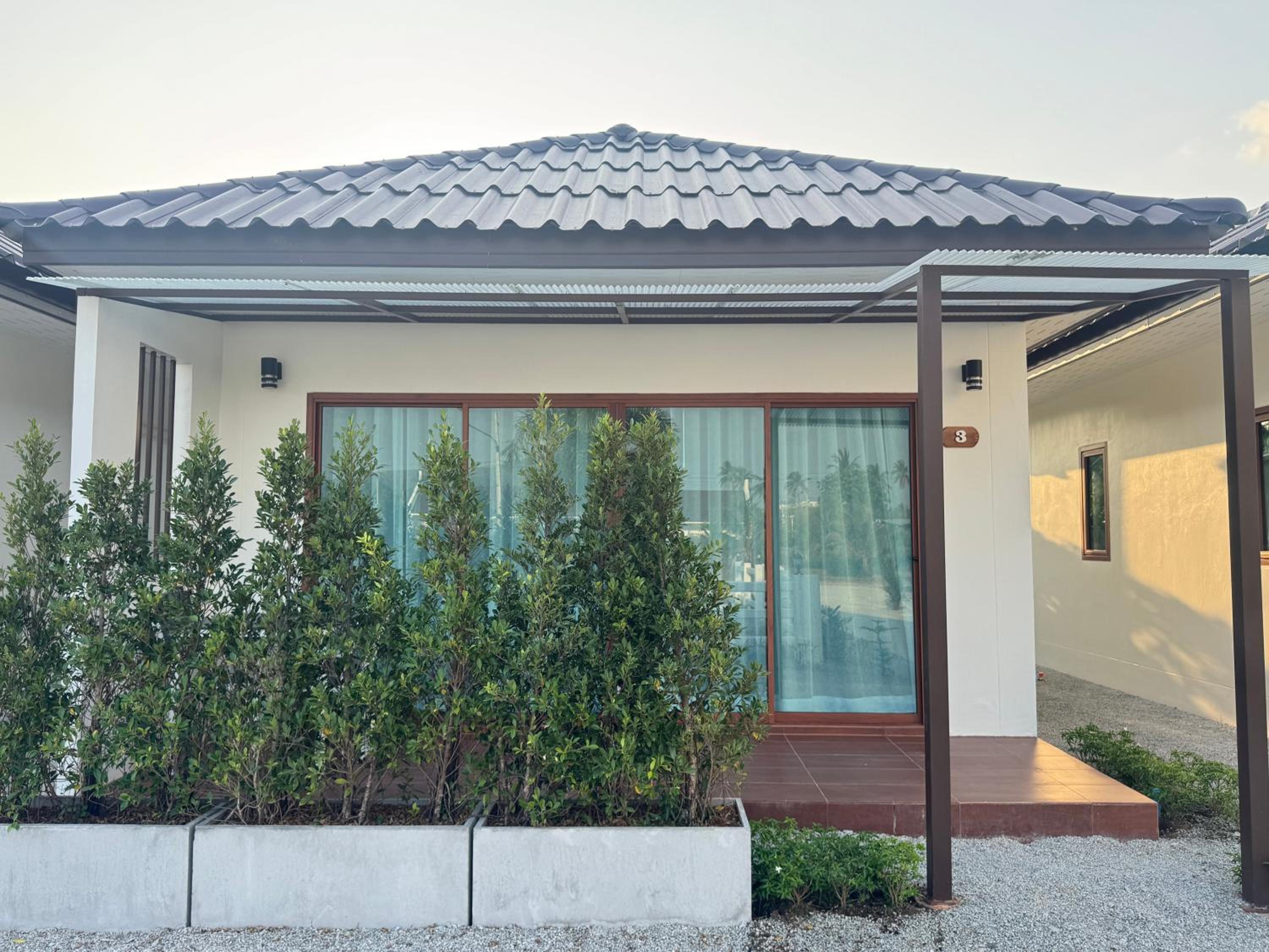 Deluxe Bungalow photo 2