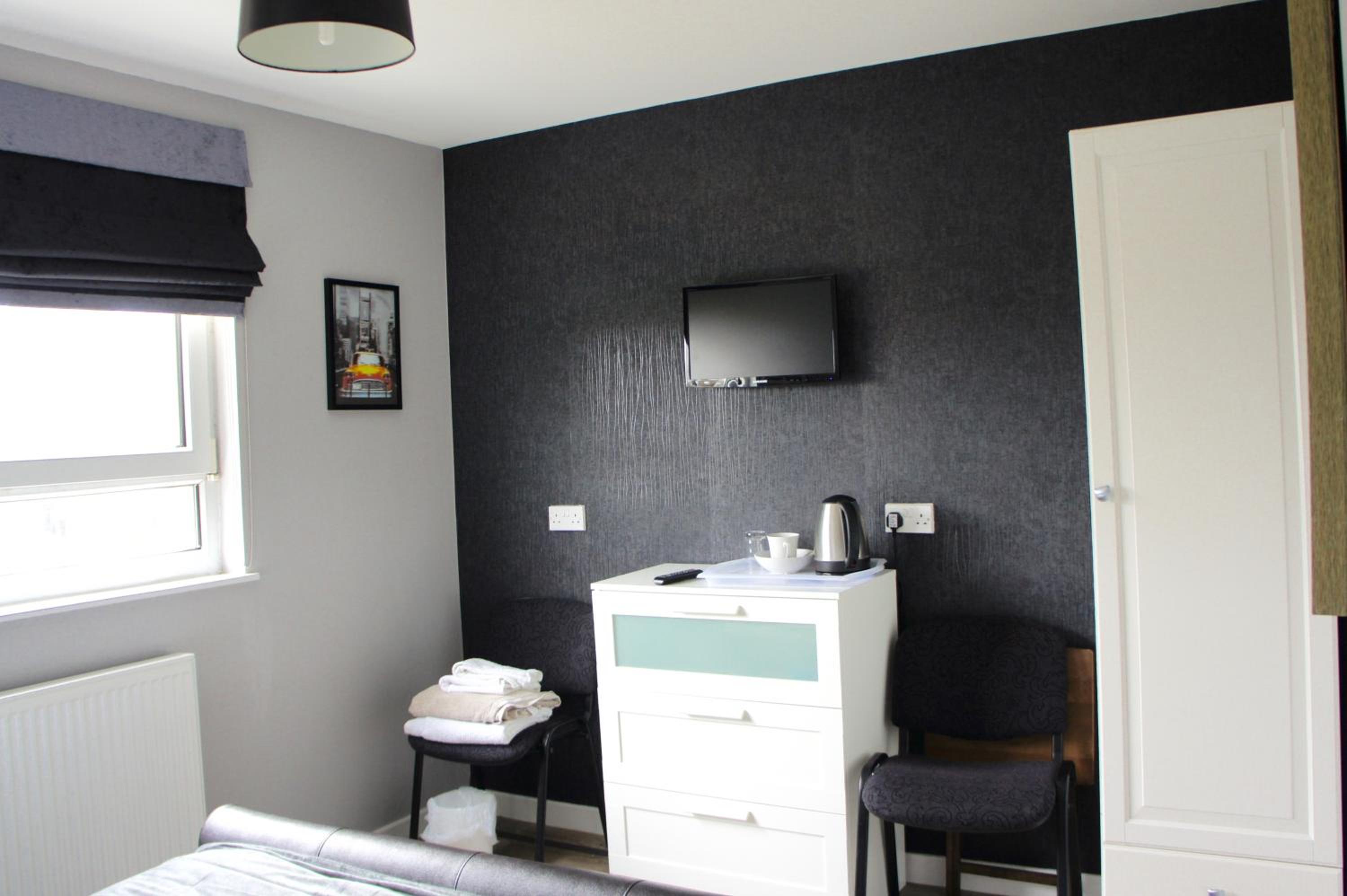 Double Room with Shared Bathroom photo 3