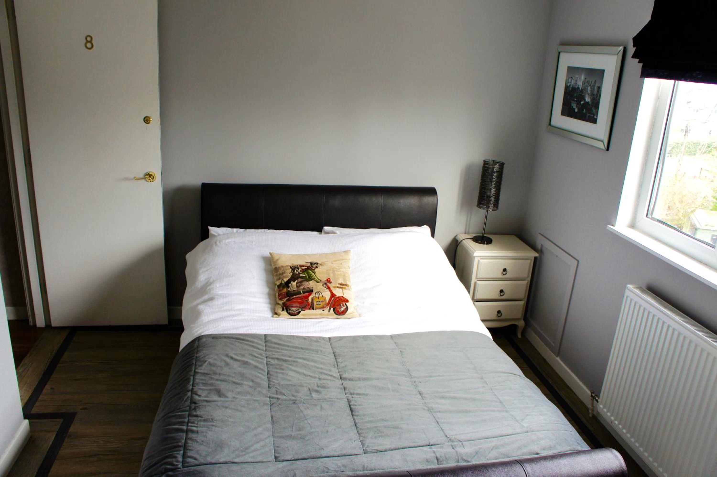 Standard Double Room with Shared Bathroom photo 2