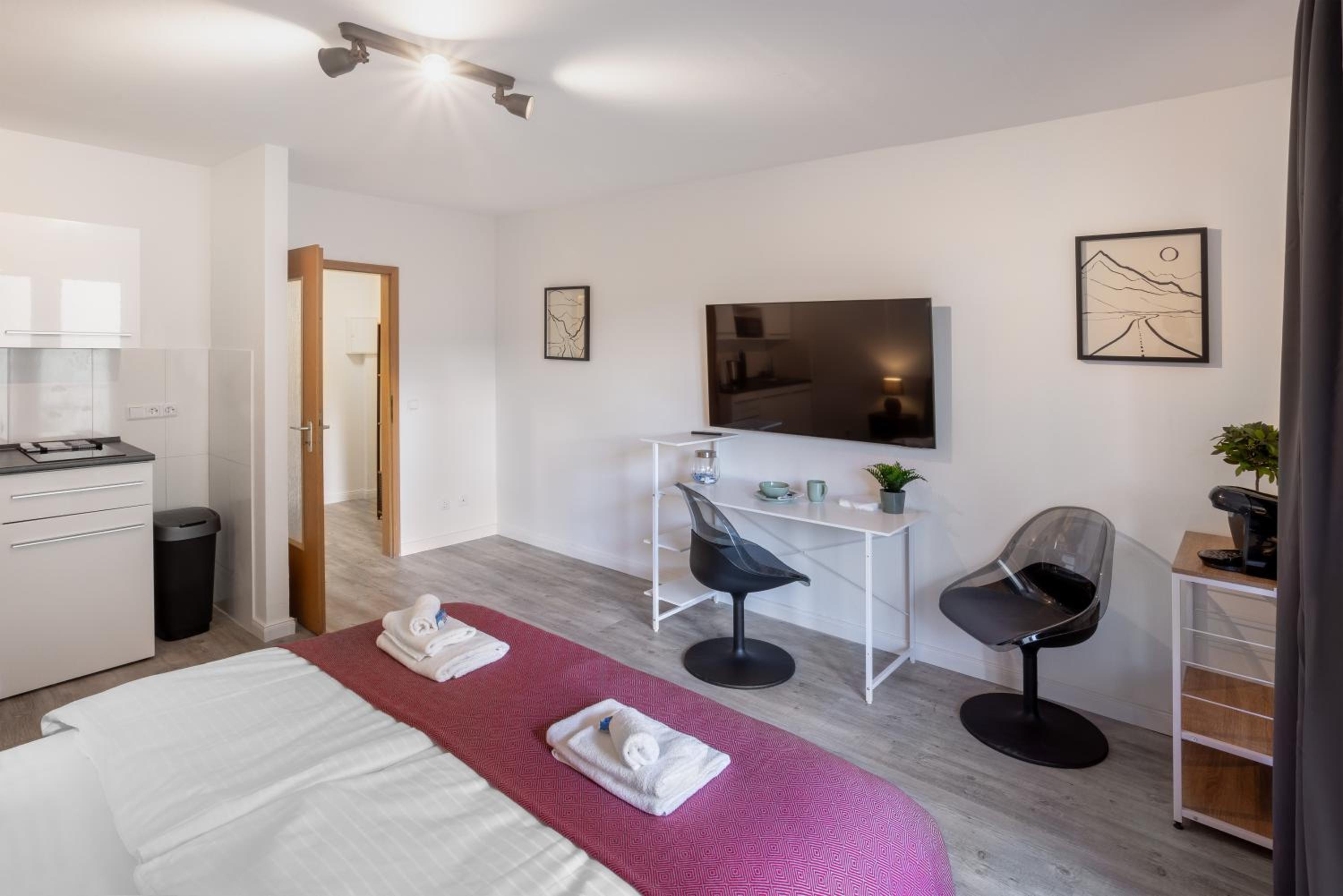 One-Bedroom Apartment with Balcony photo 1