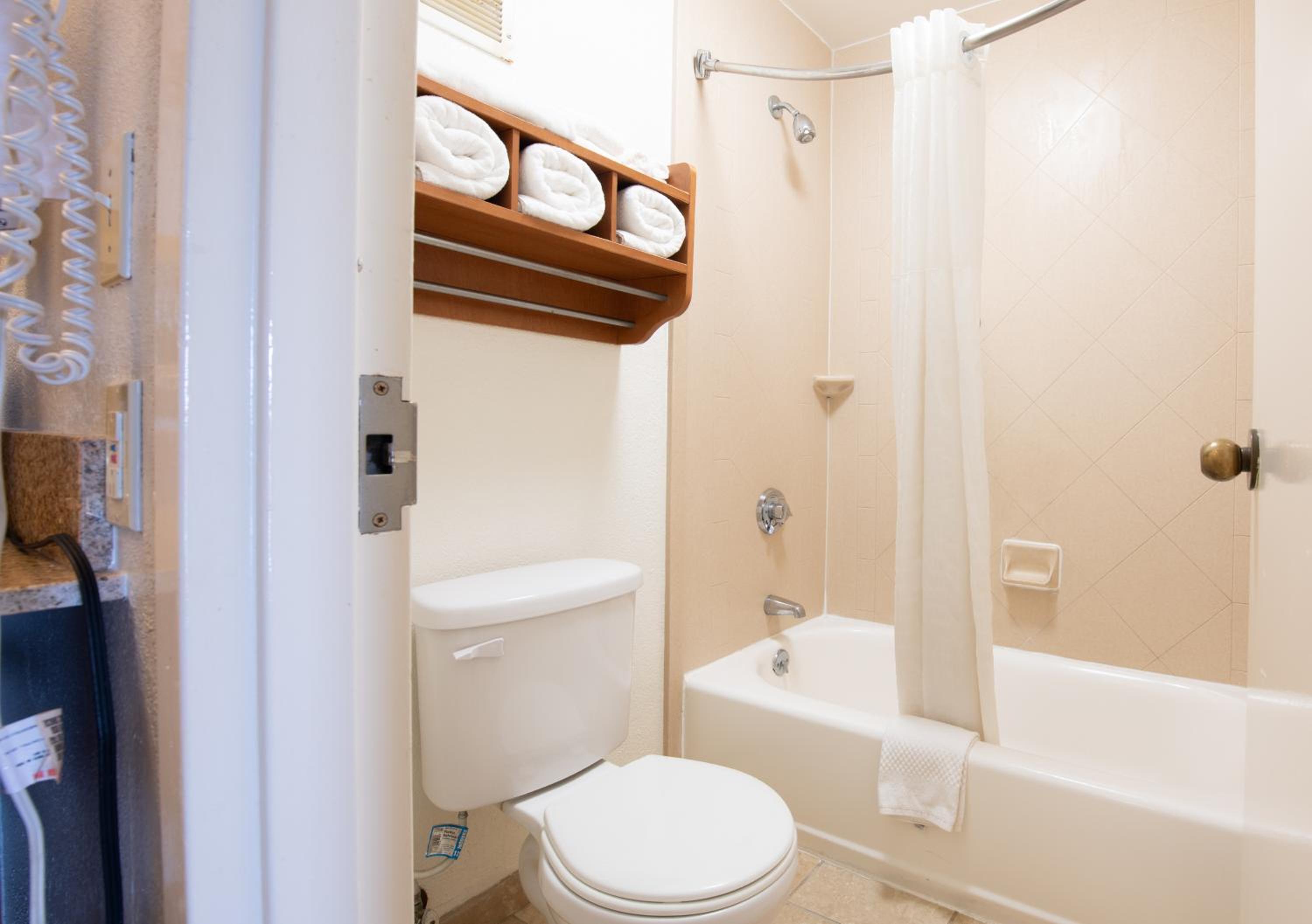 King Room - Accessible/Non-Smoking - Photo 3
