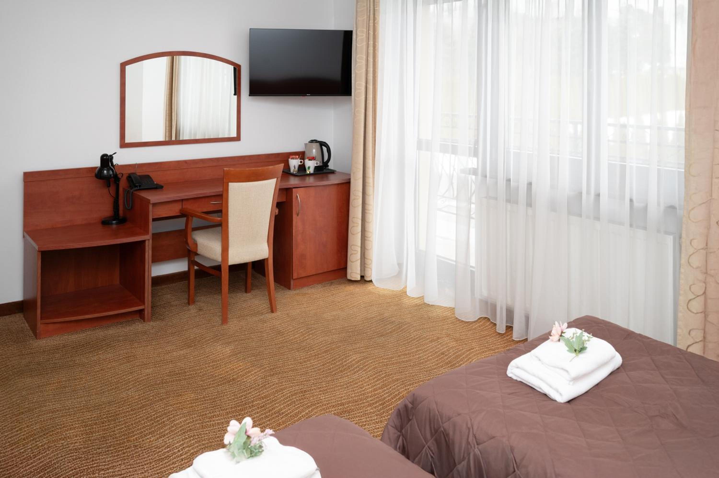 Premium Twin Room - Photo 4