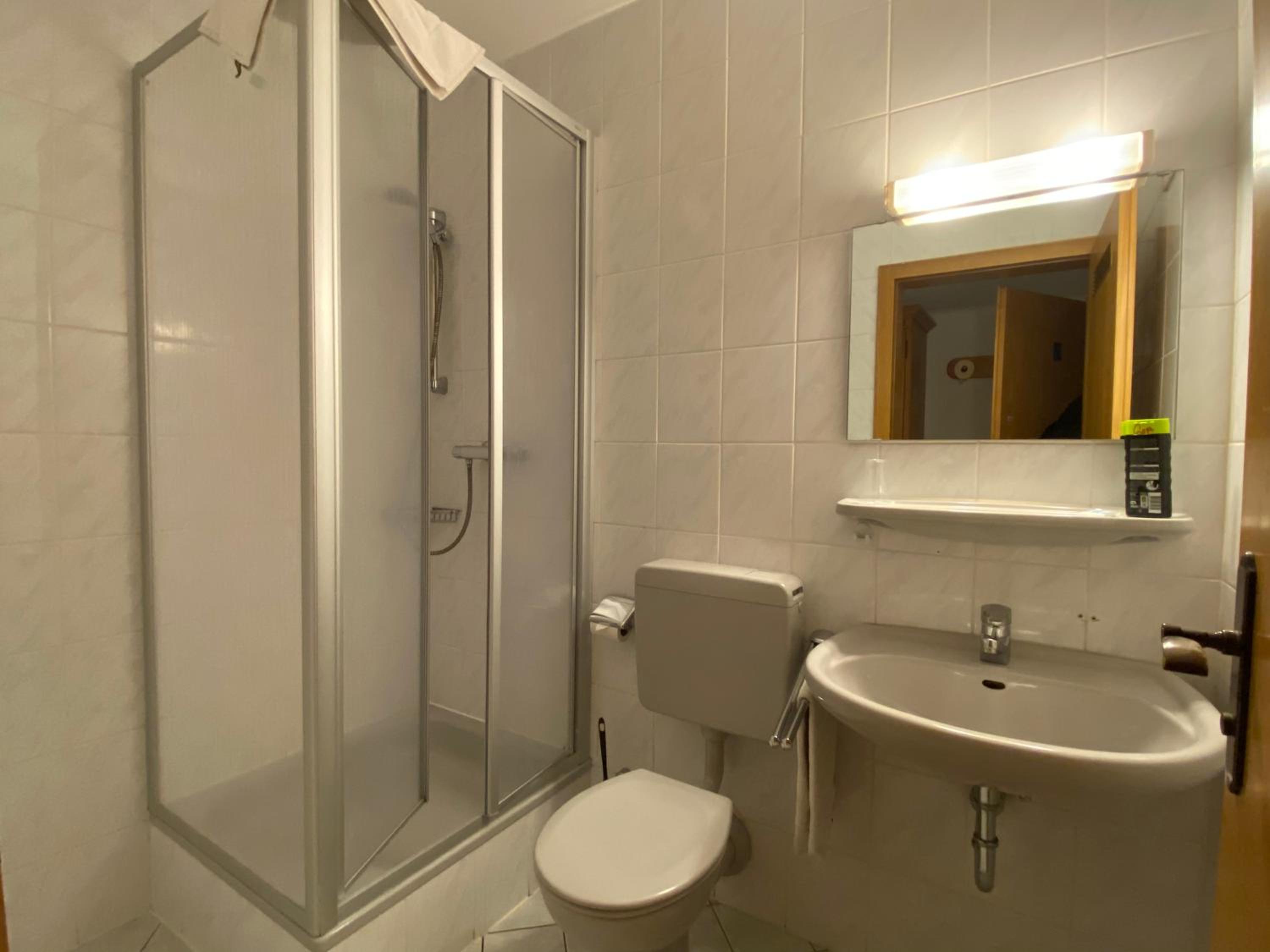 Double Room with Private Bathroom - Photo 5