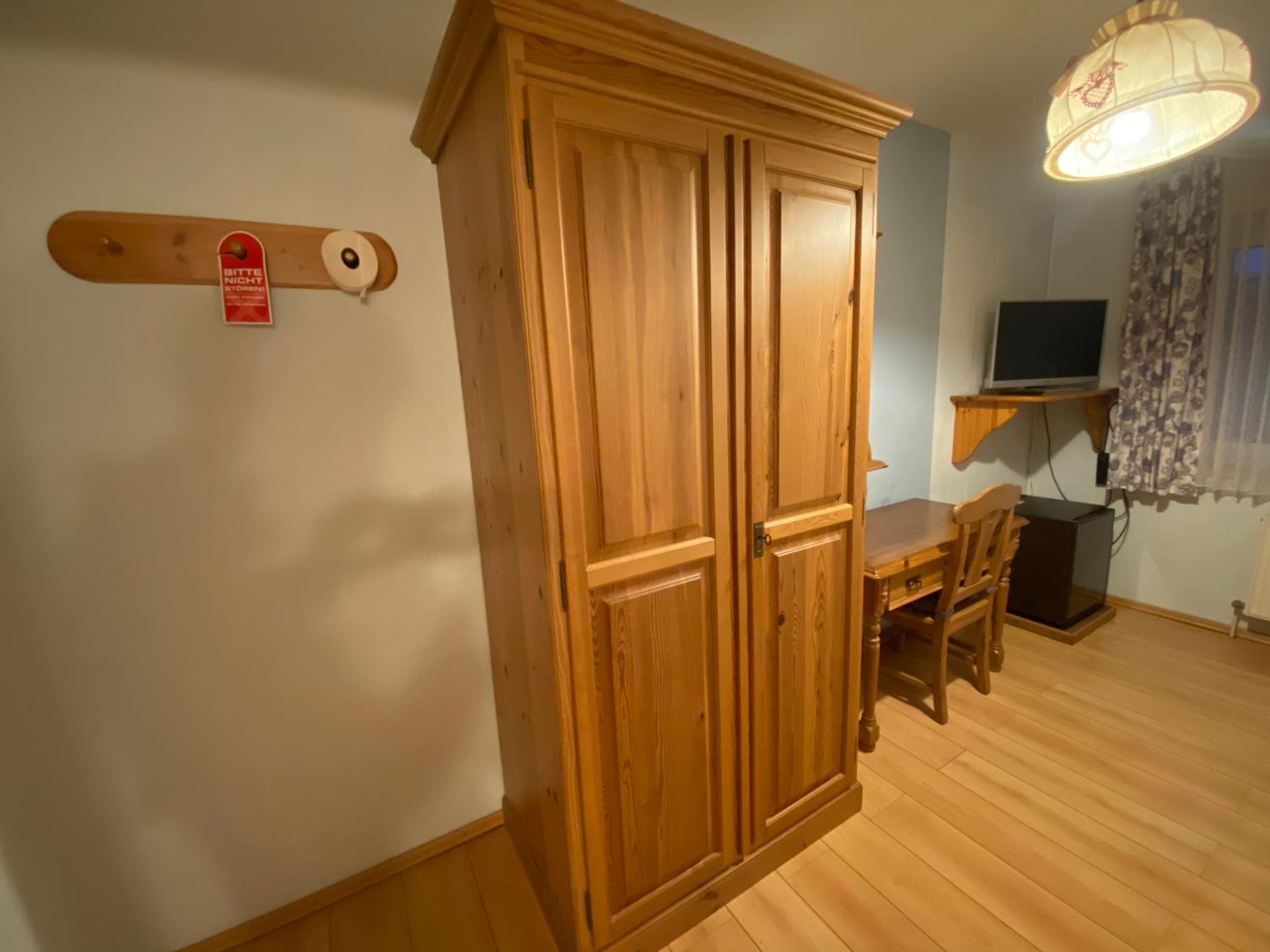 Double Room with Private Bathroom - Photo 4