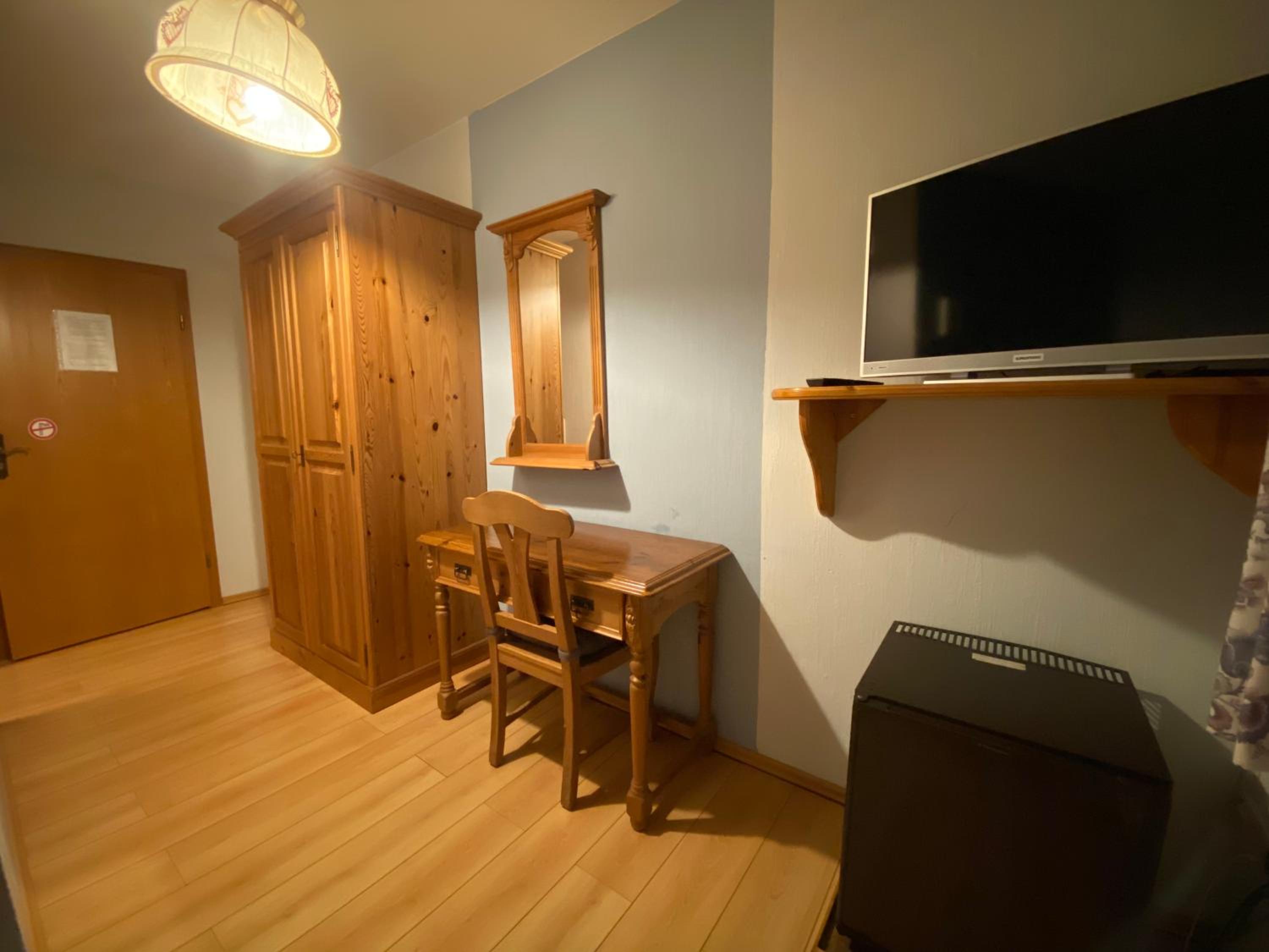 Double Room with Private Bathroom - Photo 3