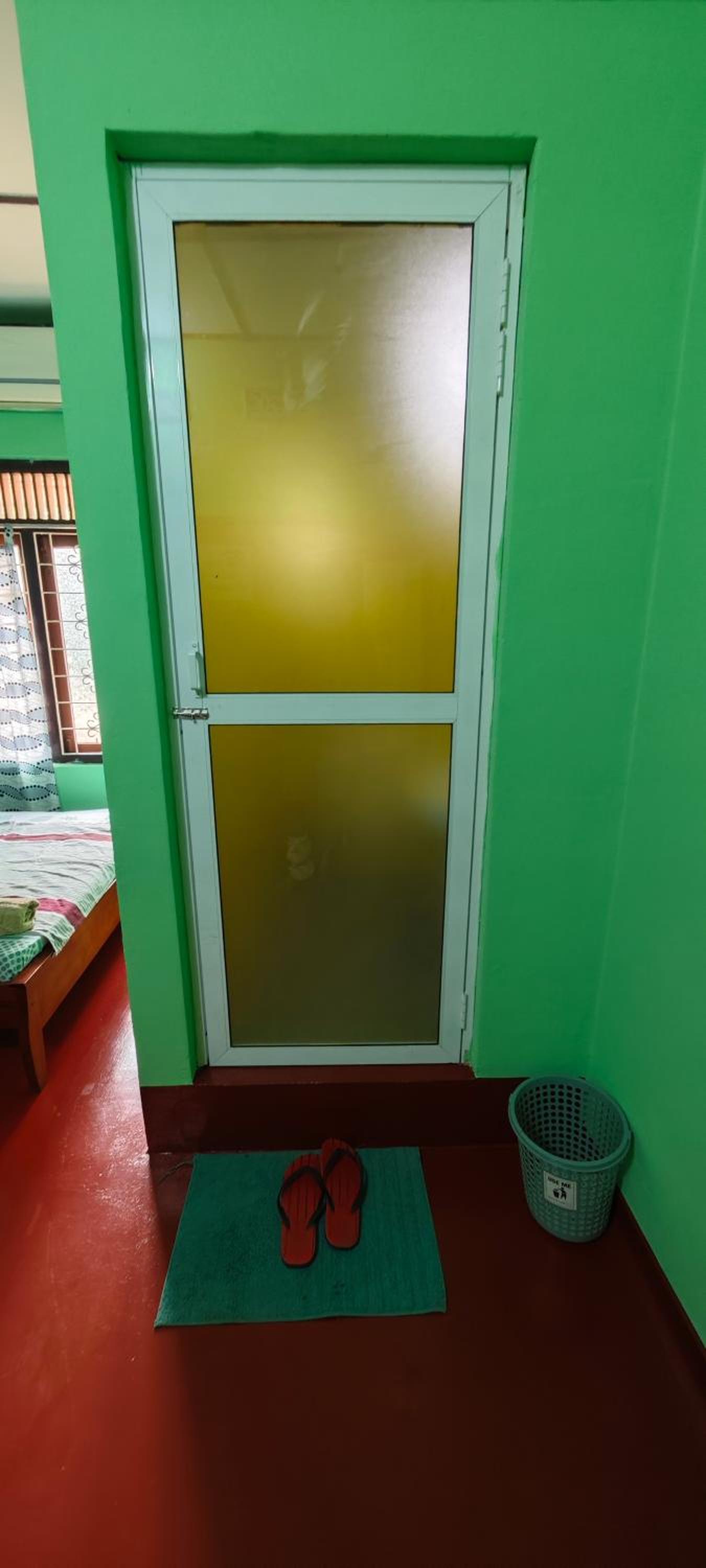 Economy Triple Room photo 3