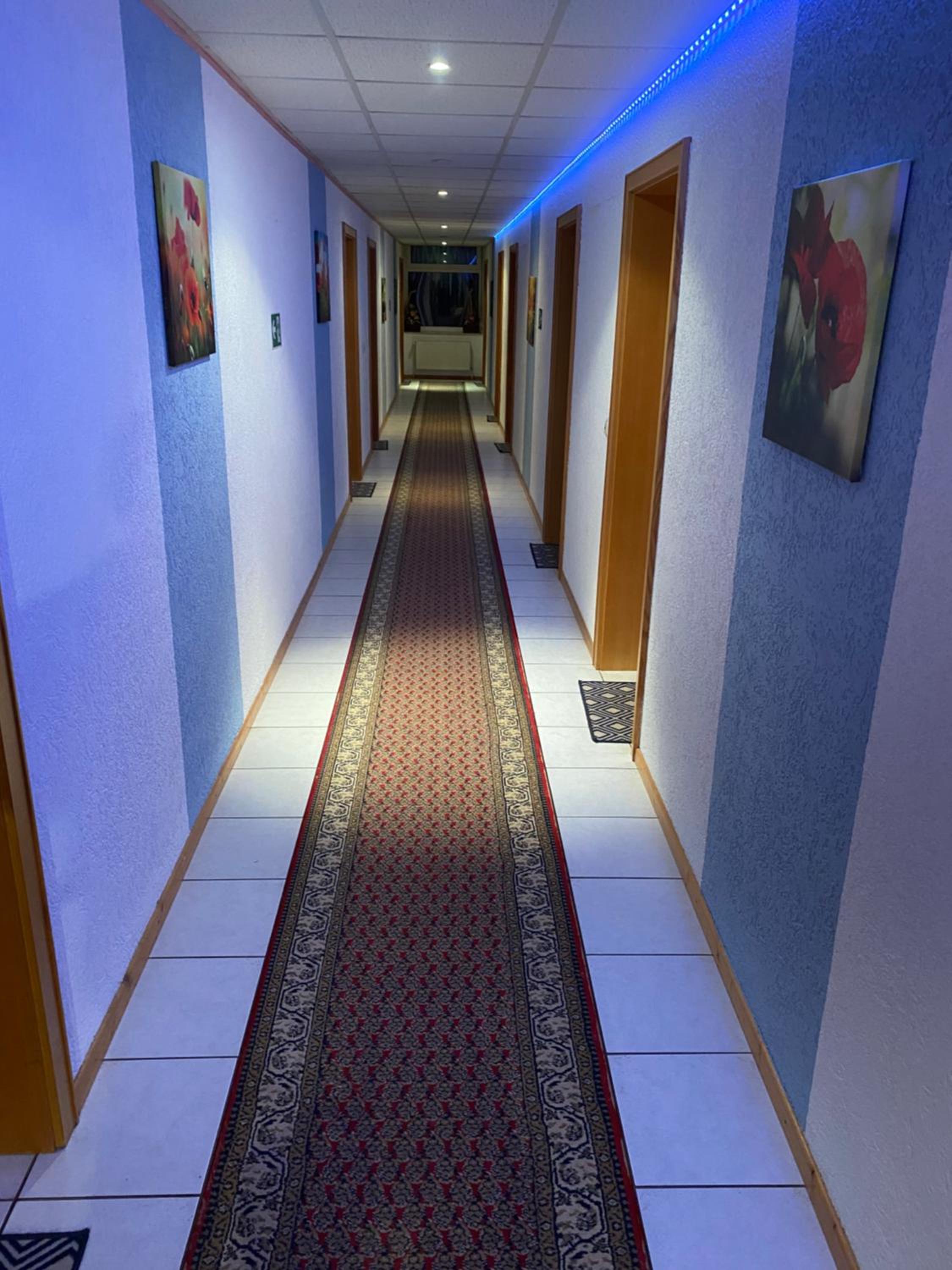 Double Room with Private Bathroom - Photo 2