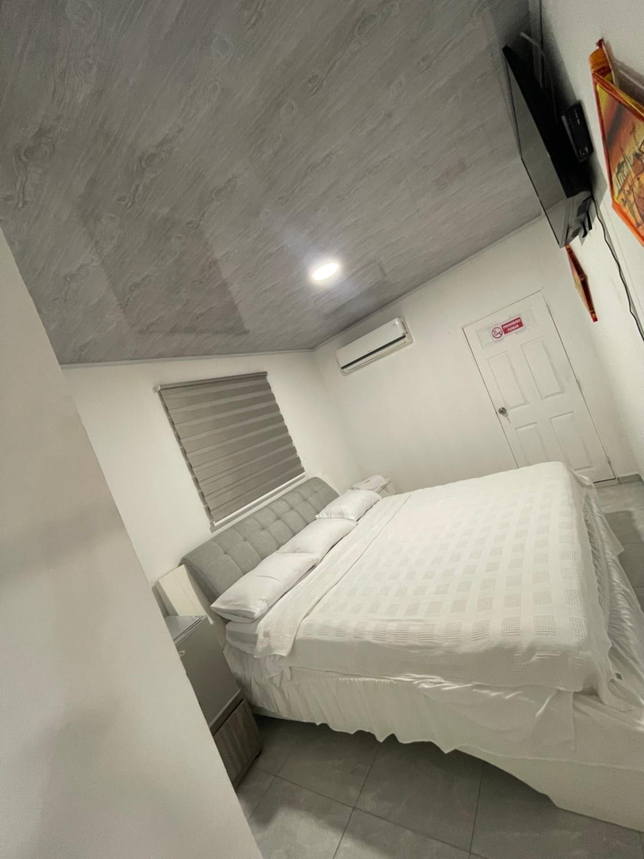 Standard King Room photo 2