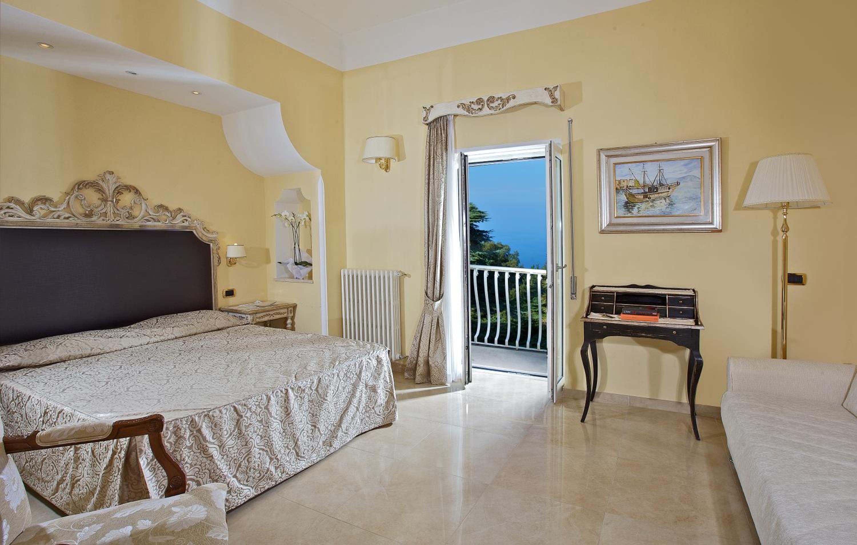 Superior Double Room with Sea View - Photo 3