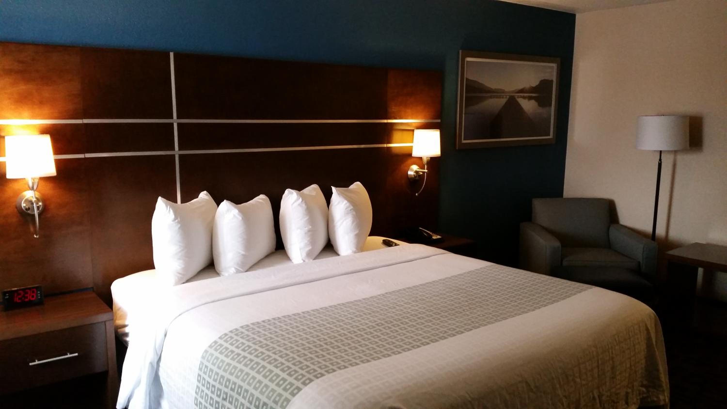 King Room with Sofa Bed - Non-Smoking - Photo 4