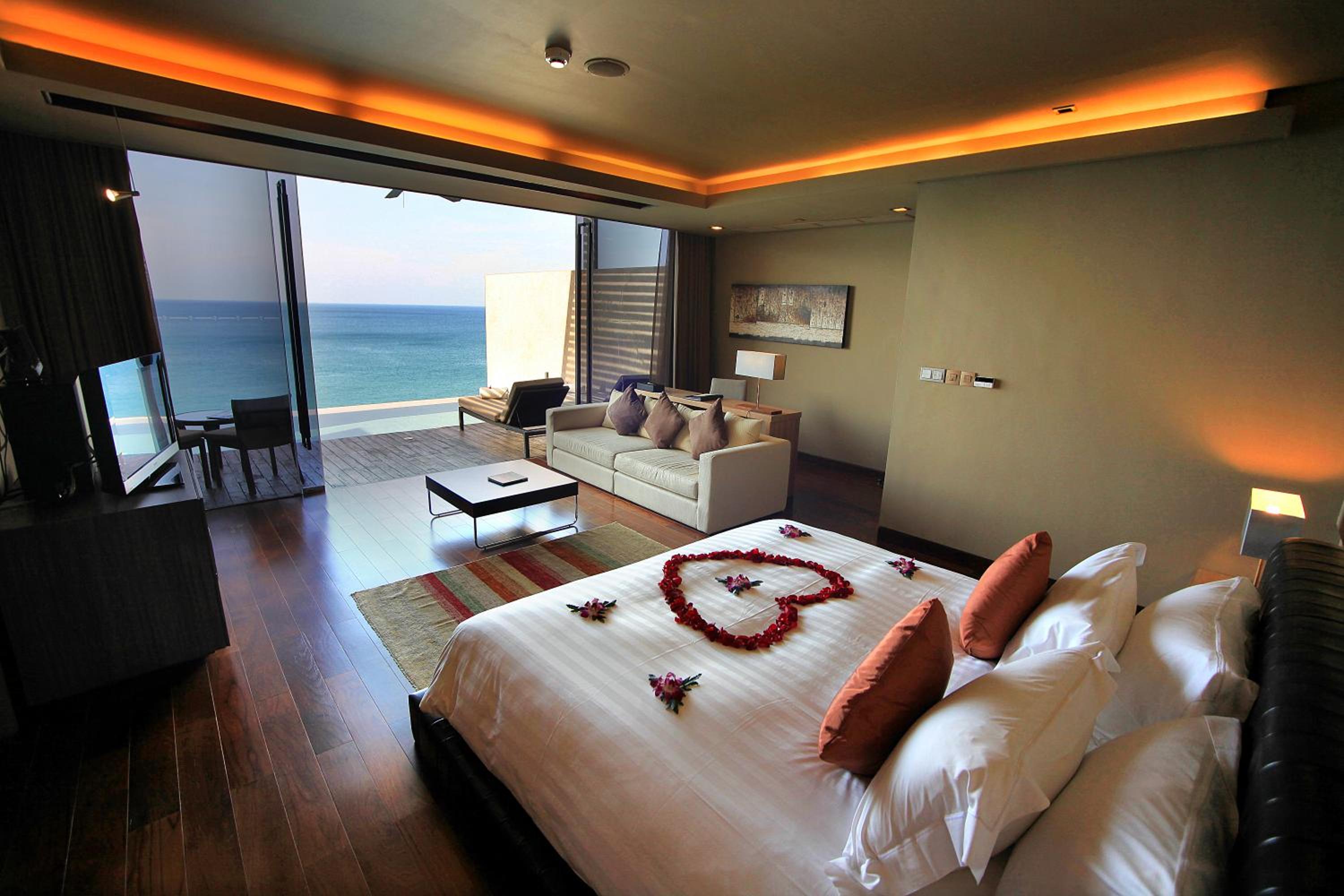 Deluxe Private Pool Suite - Photo 14