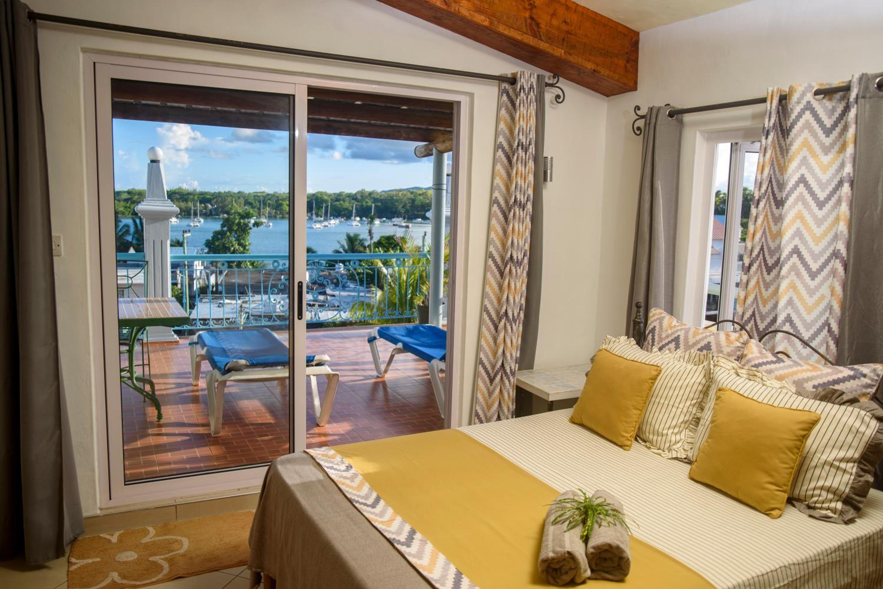 Deluxe Double Room with Balcony and Sea View