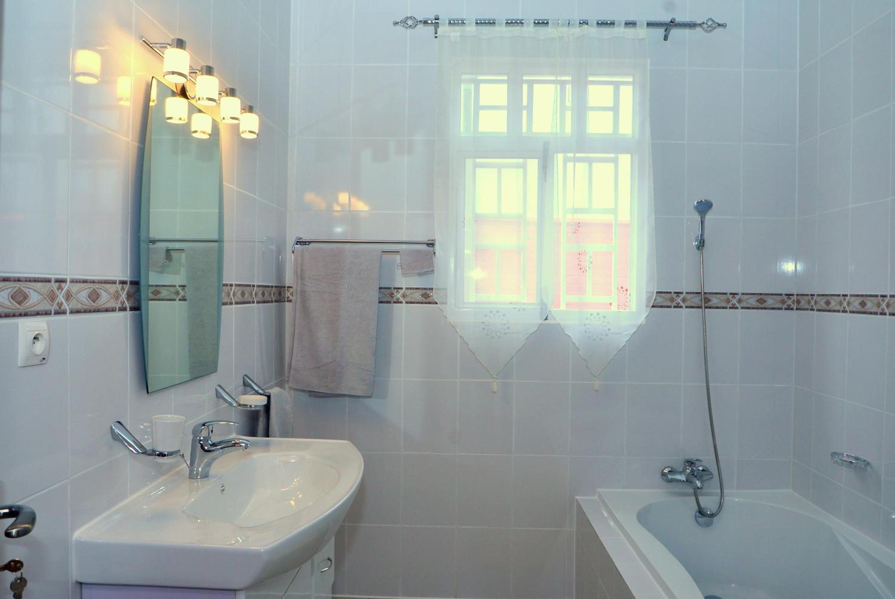 Deluxe Double Room with Bath photo 3