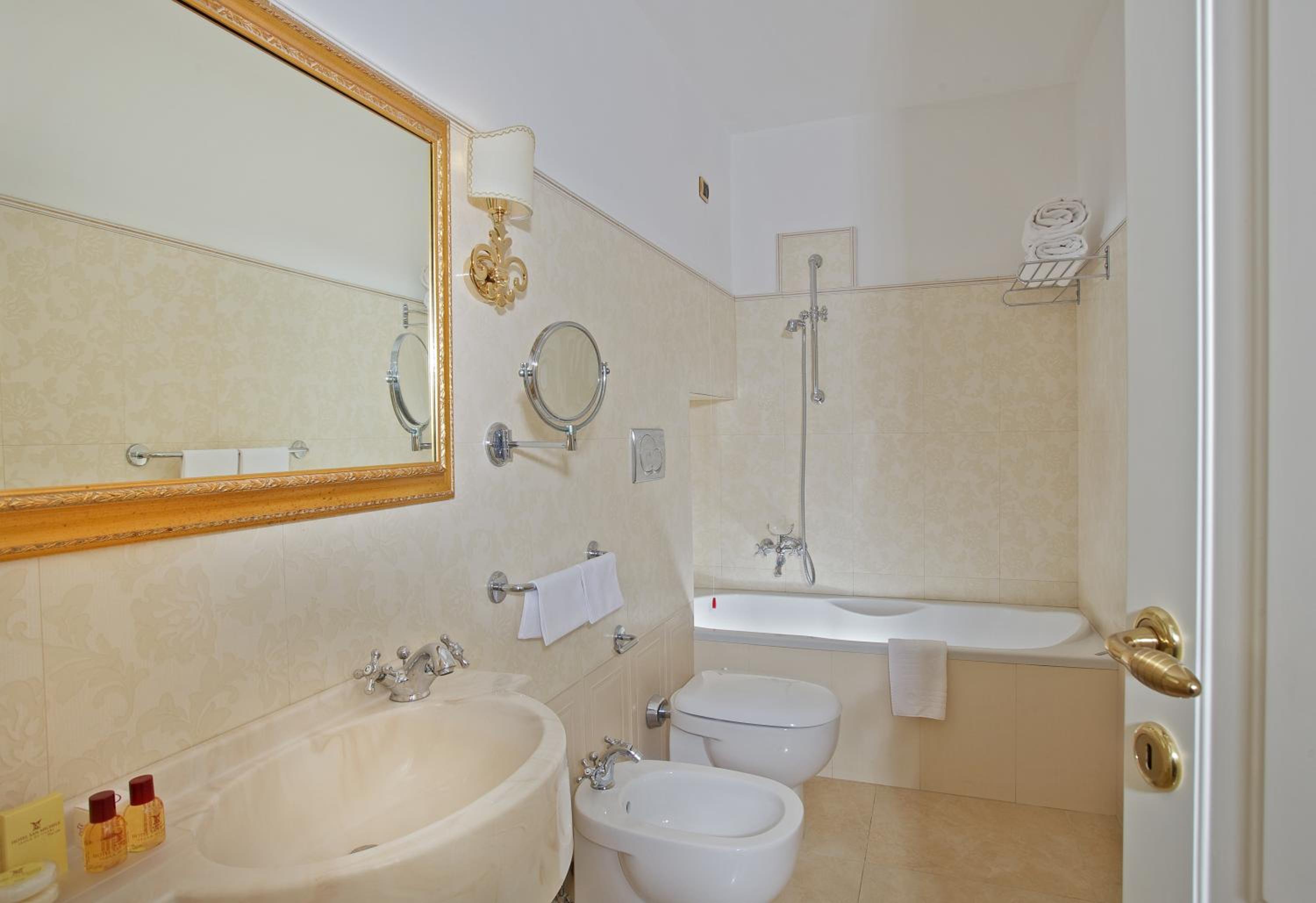 Superior Double Room with Sea View - Photo 6