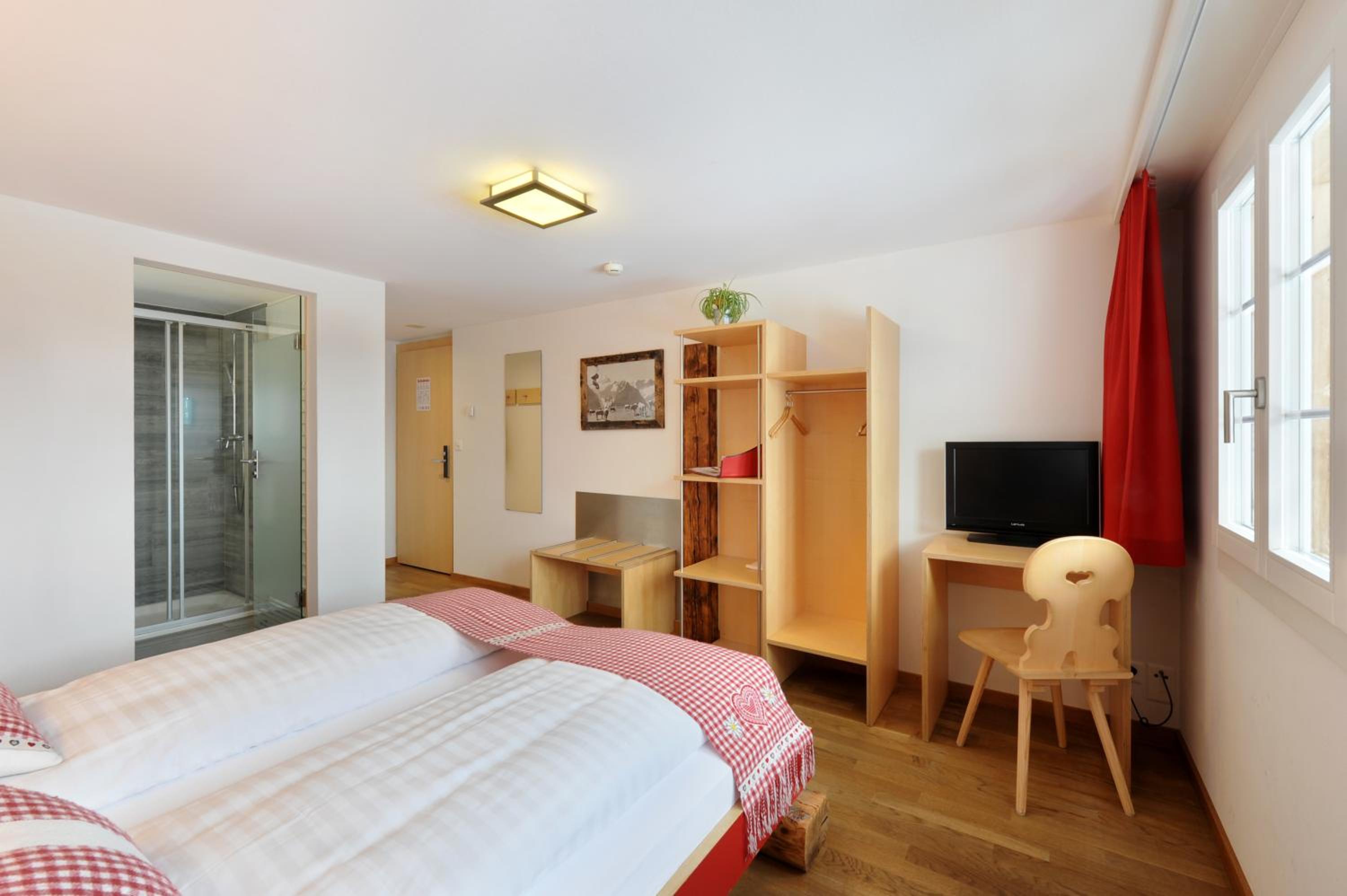 Double Room with Eiger Mountain View photo 2