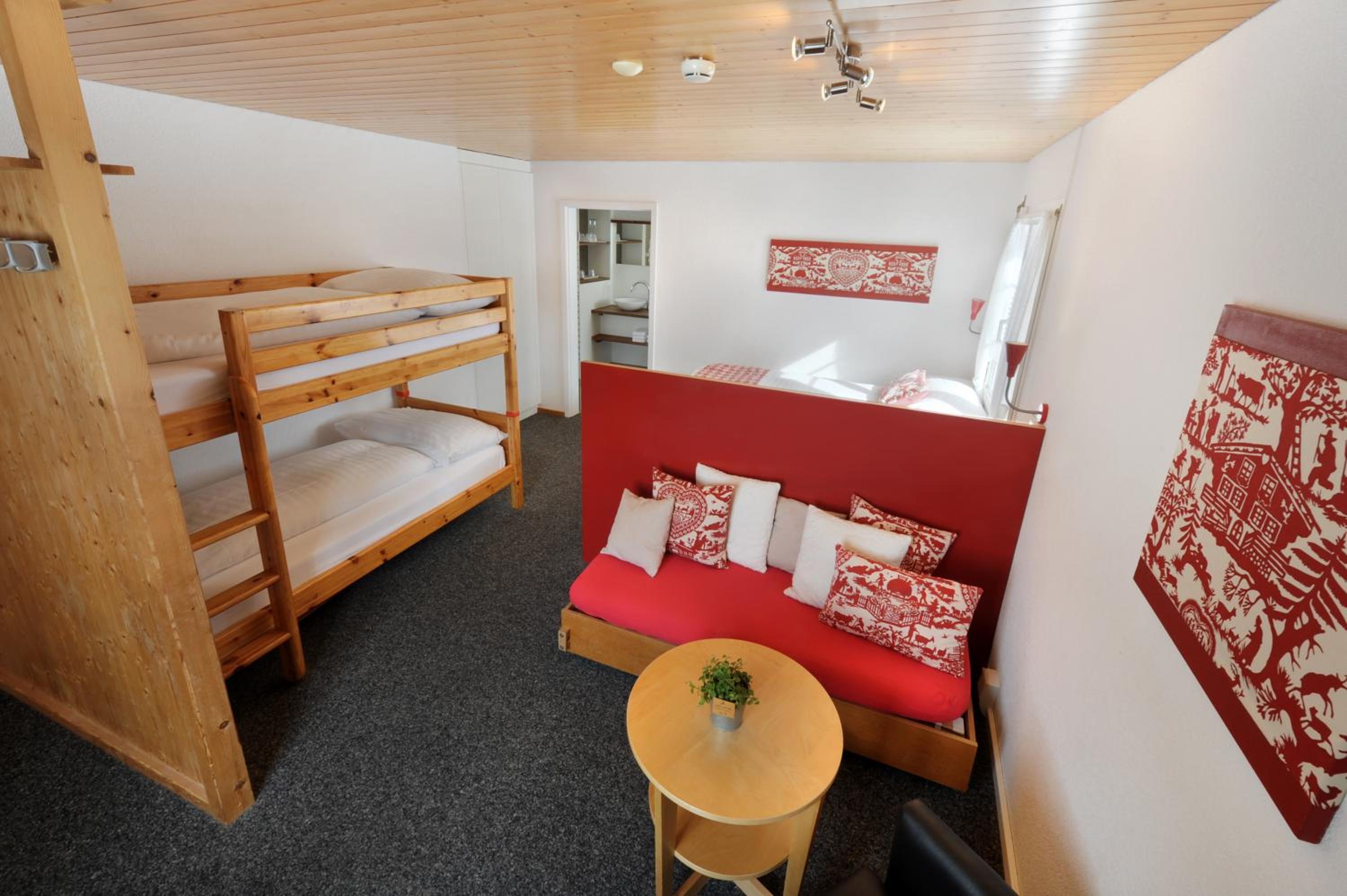 Sextuple Room with Eiger Mountain View - Photo 12