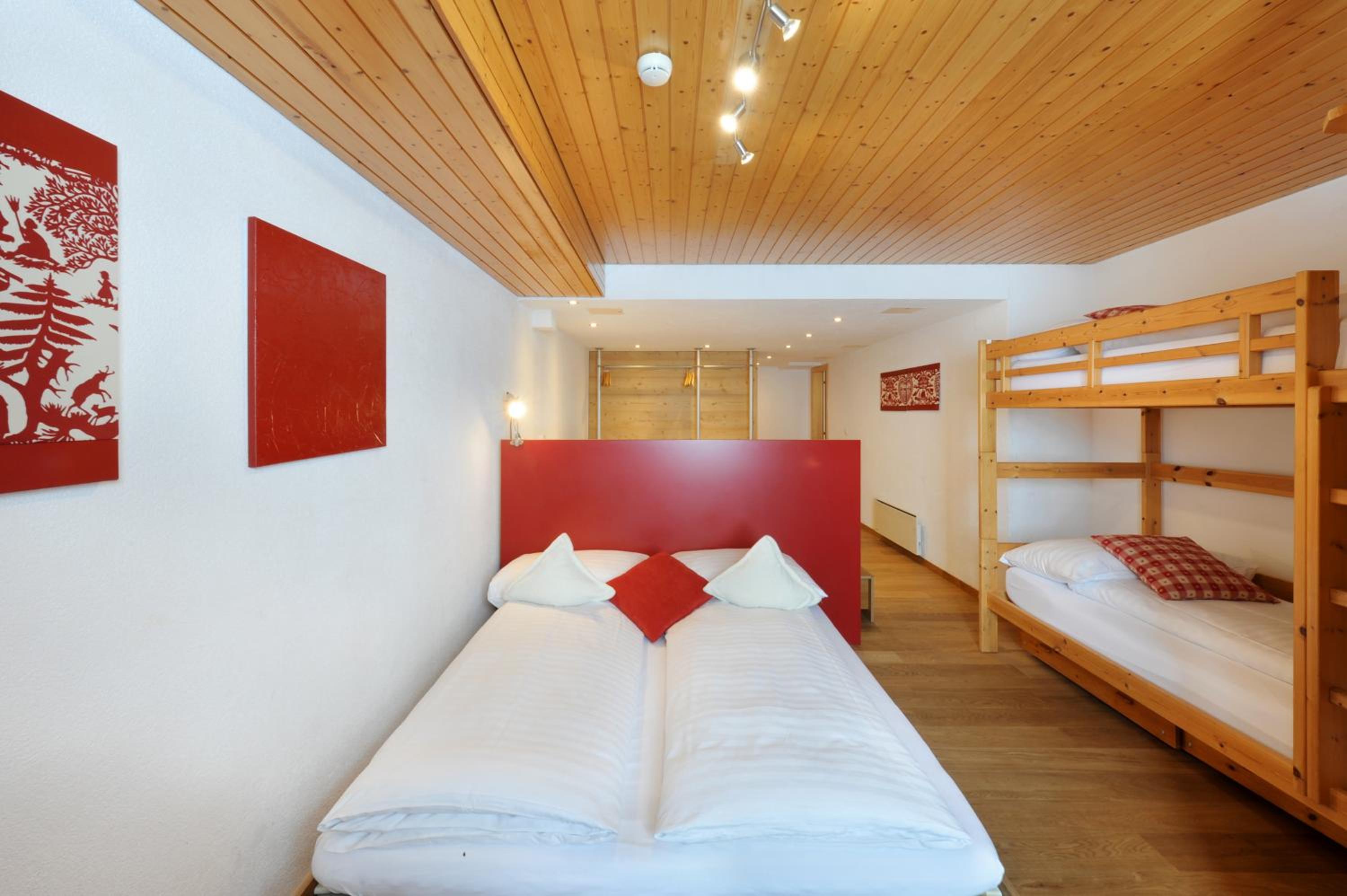 Sextuple Room with Eiger Mountain View - Photo 8