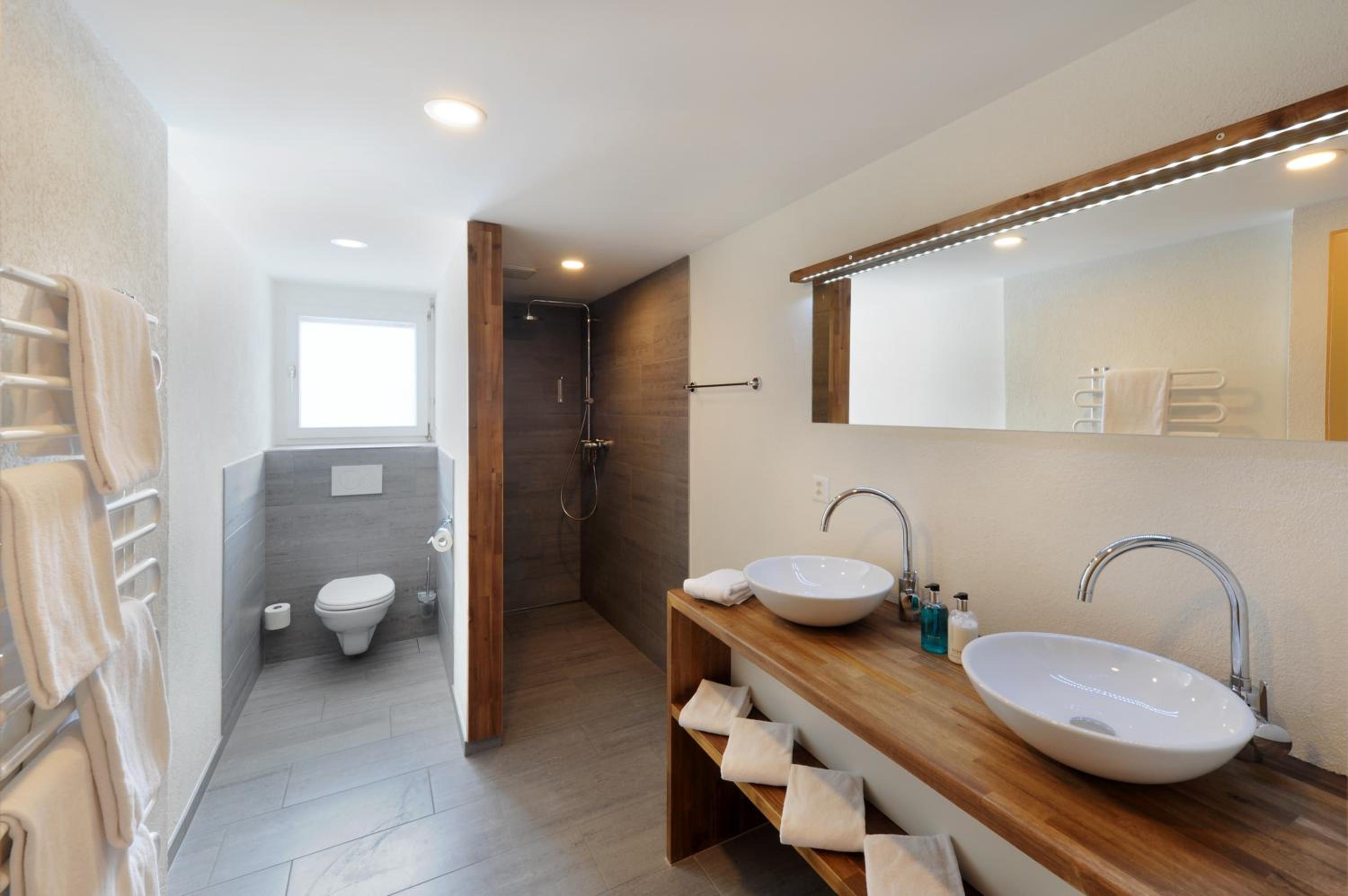 Sextuple Room with Eiger Mountain View - Photo 14